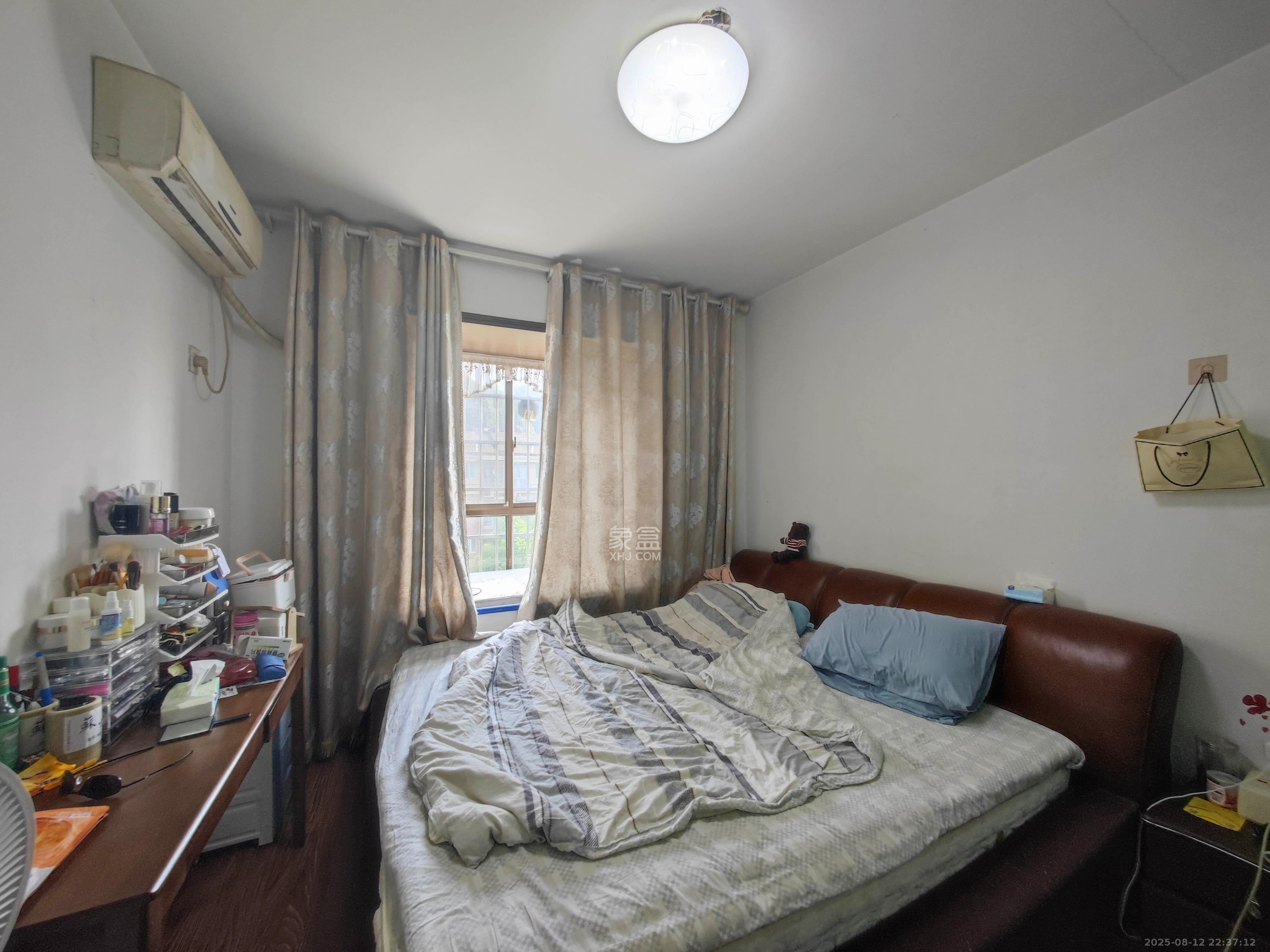 鄱阳小区  2室2厅1卫    46.0万卧室