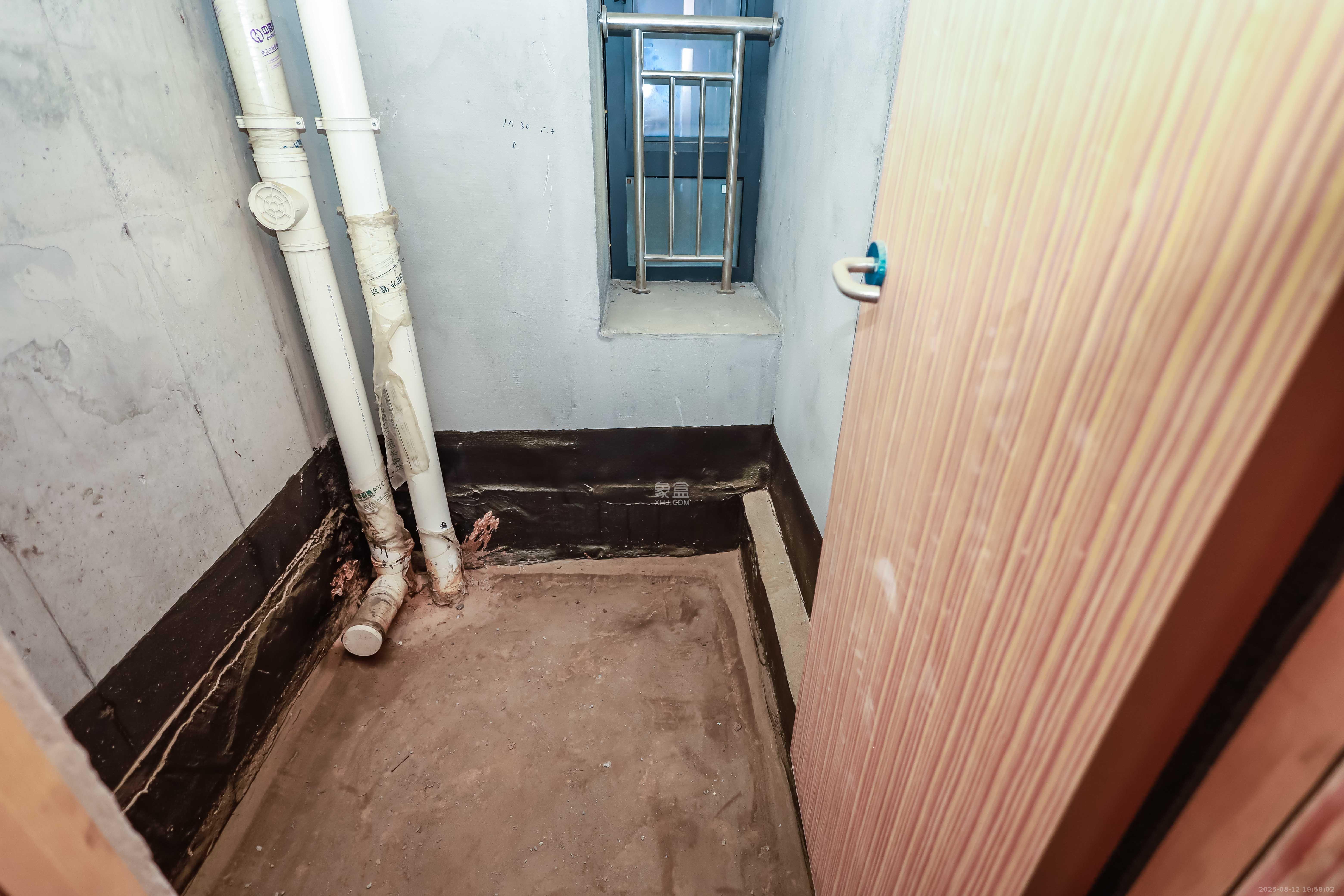 金侨风华府  4室2厅2卫    110.0万卫生间