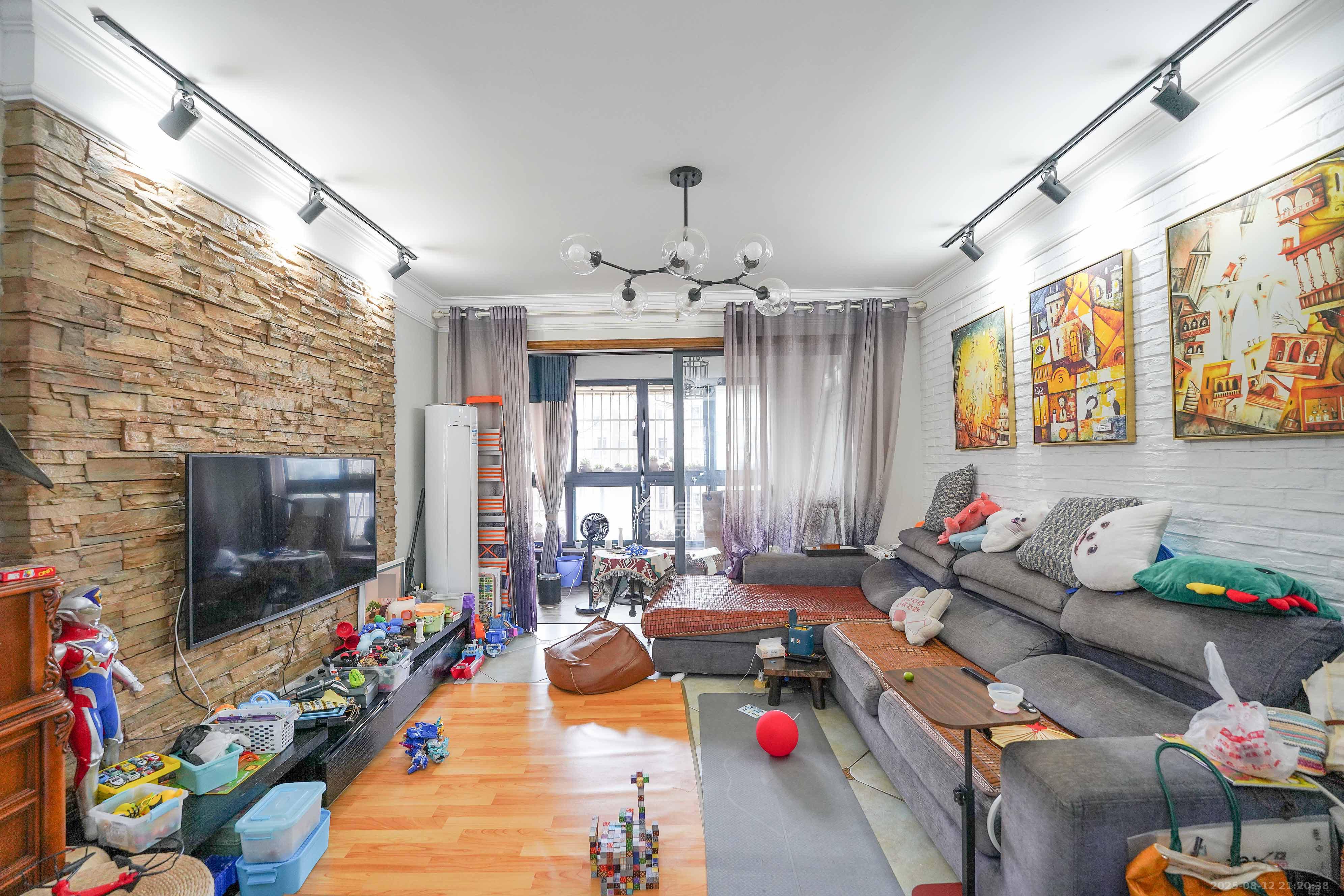 五矿紫湖香醍 1室0厅0卫 108.0万 五矿紫湖香醍 1室0厅0卫 108.0万客厅