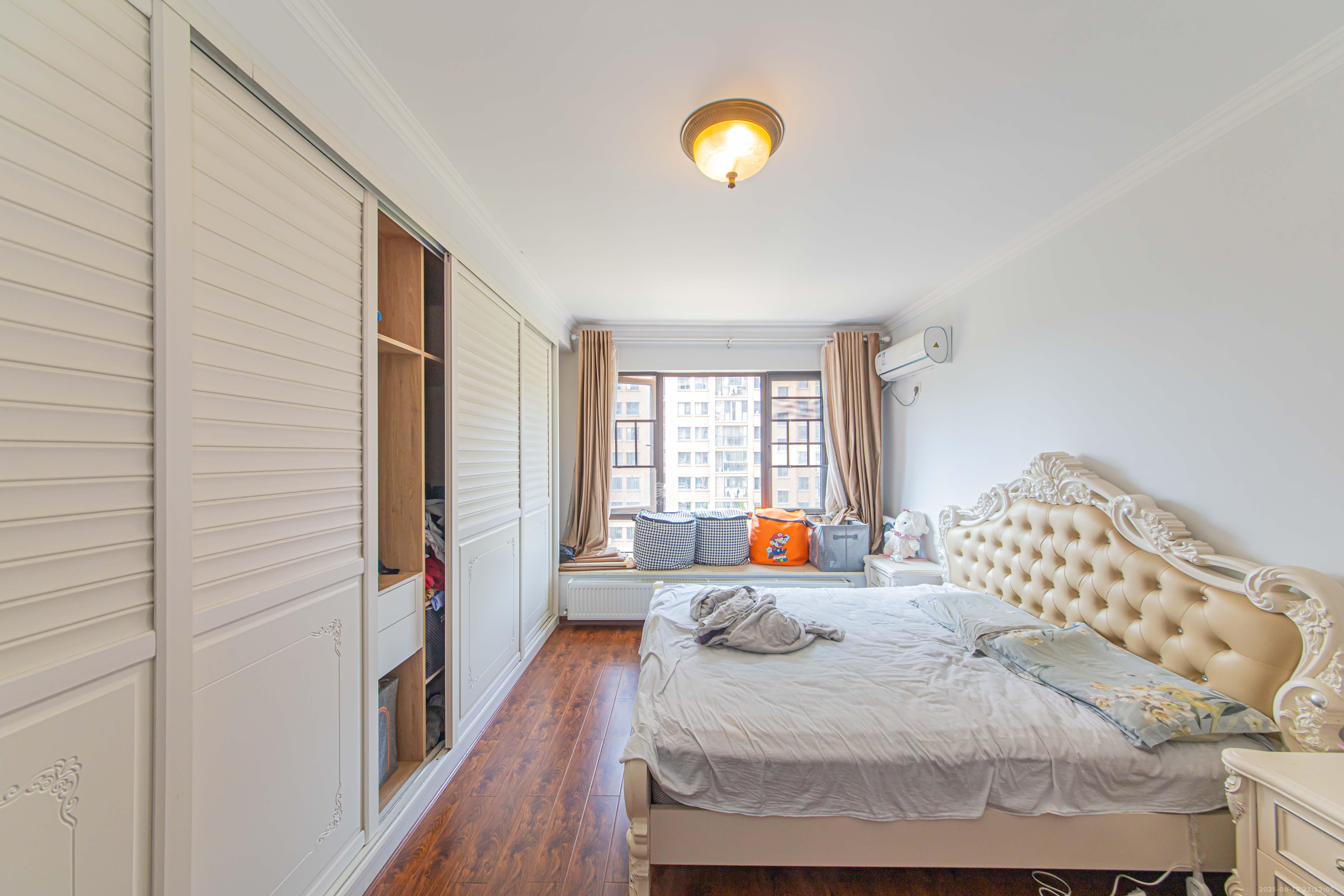 鑫远和城(一、二期) 4室2厅2卫 130.0万 鑫远和城(一、二期) 4室2厅2卫 130.0万卧室