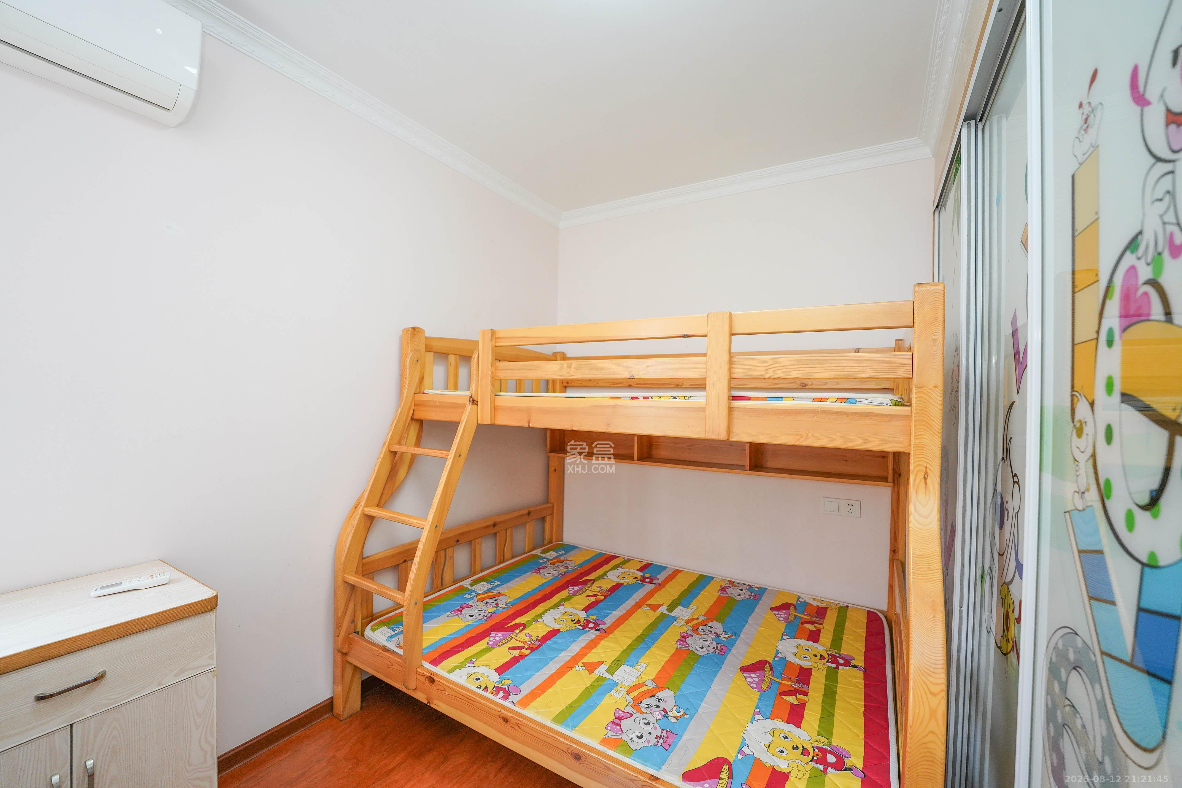 丽发新城 2室2厅1卫 55.0万 丽发新城 2室2厅1卫 55.0万卧室