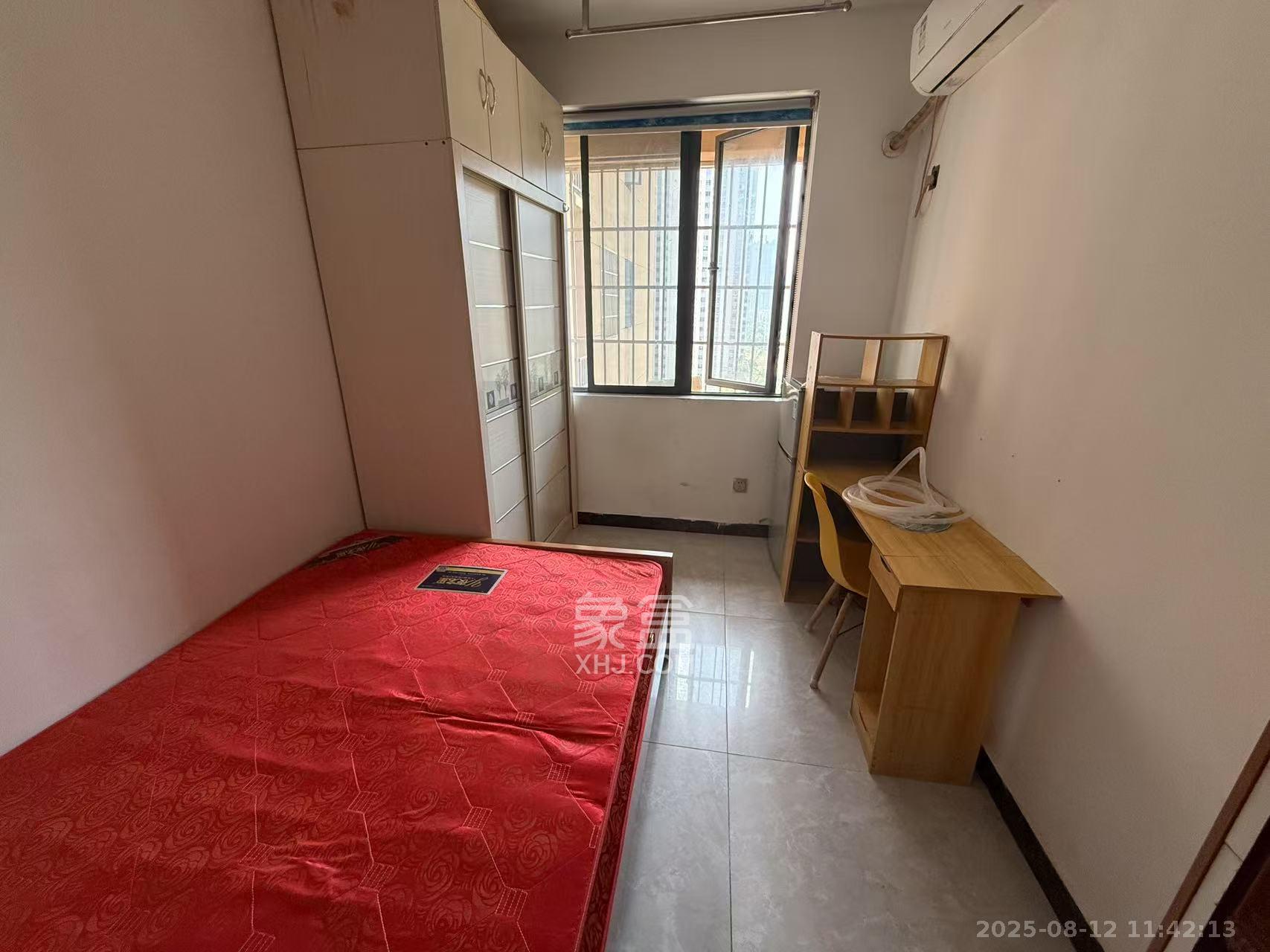 岳华新苑 1室1厅1卫 900.0元/月 岳华新苑 1室1厅1卫 900.0元/月室内图