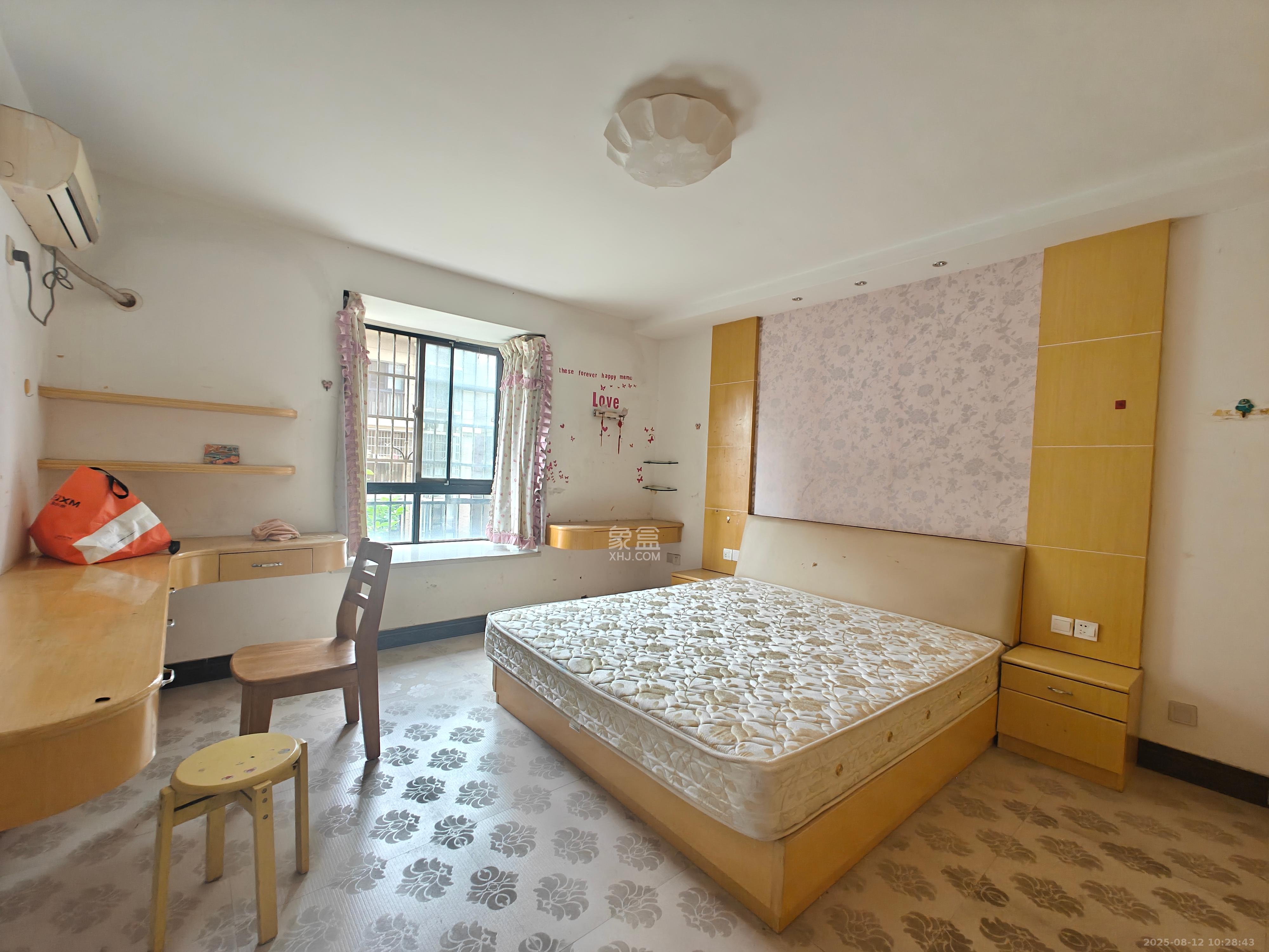 三江花中城  3室2厅1卫    2600.0元/月室内图