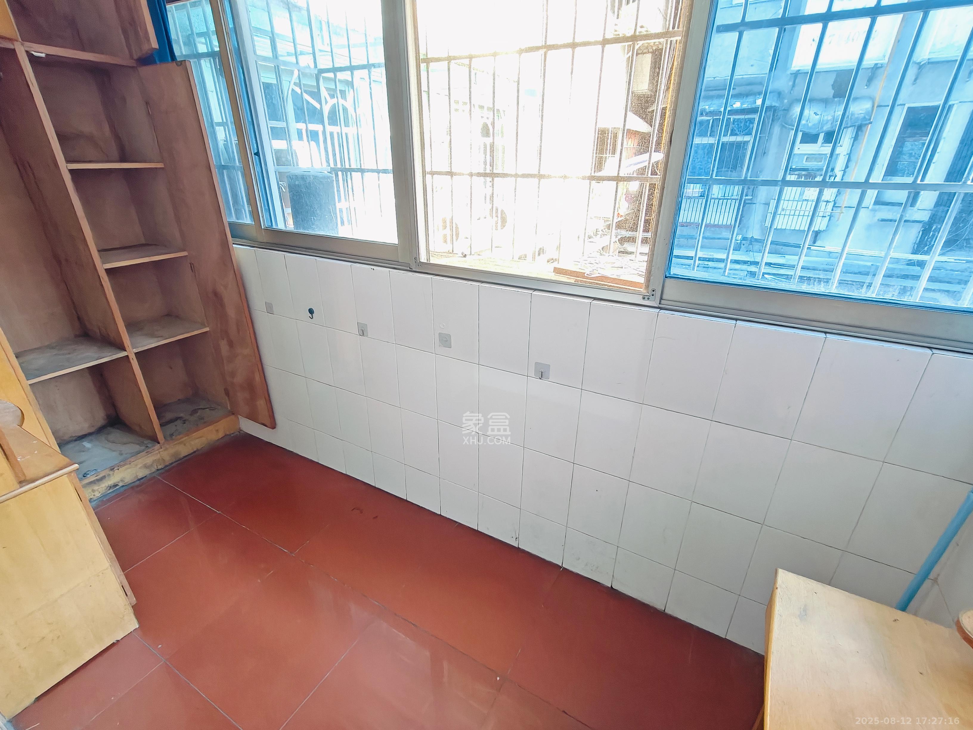 西牌楼社区 2室1厅1卫 1500.0元/月 西牌楼社区 2室1厅1卫 1500.0元/月室内图