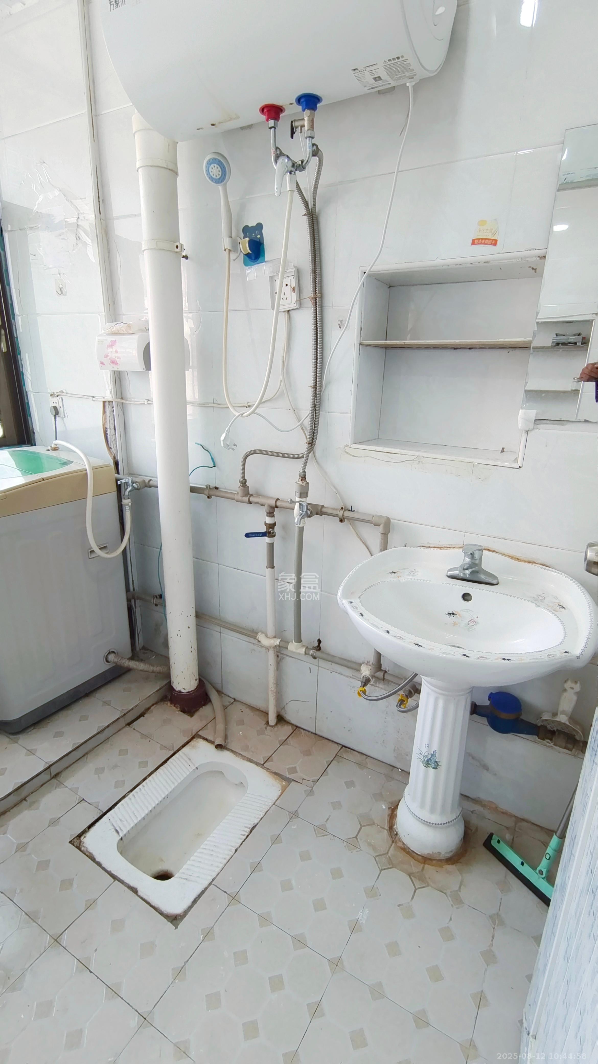 高岭小区 1室0厅1卫 1000.0元/月 高岭小区 1室0厅1卫 1000.0元/月室内图