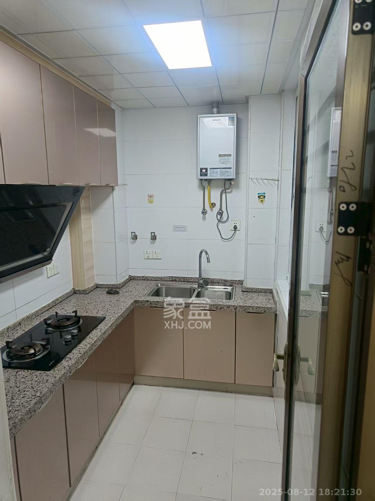 嘉顺苑 3室2厅2卫 2500.0元/月 嘉顺苑 3室2厅2卫 2500.0元/月室内图