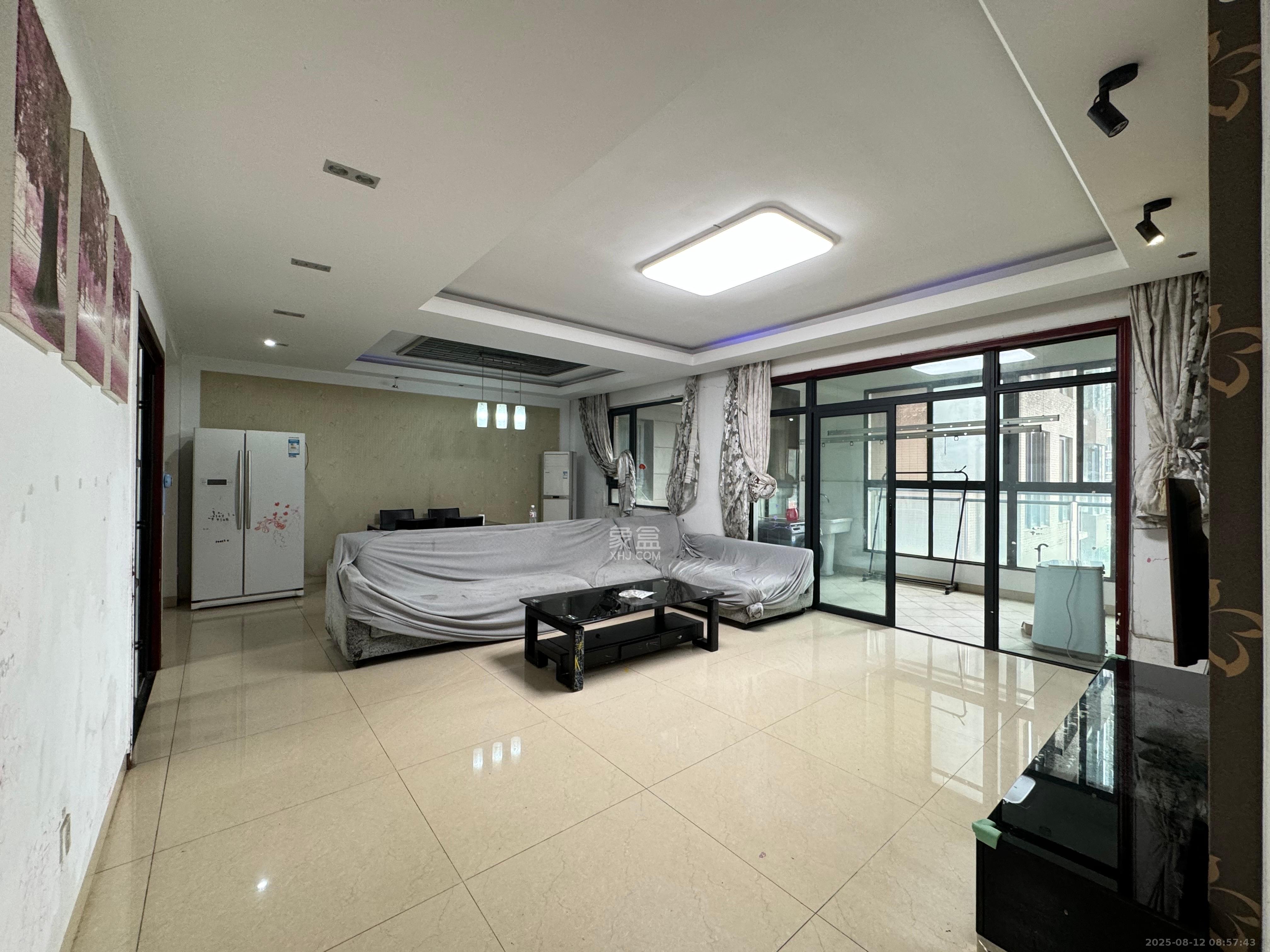 藏珑湖上国际花园  3室2厅2卫    3000.0元/月 藏珑湖上国际花园  3室2厅2卫    3000.0元/月