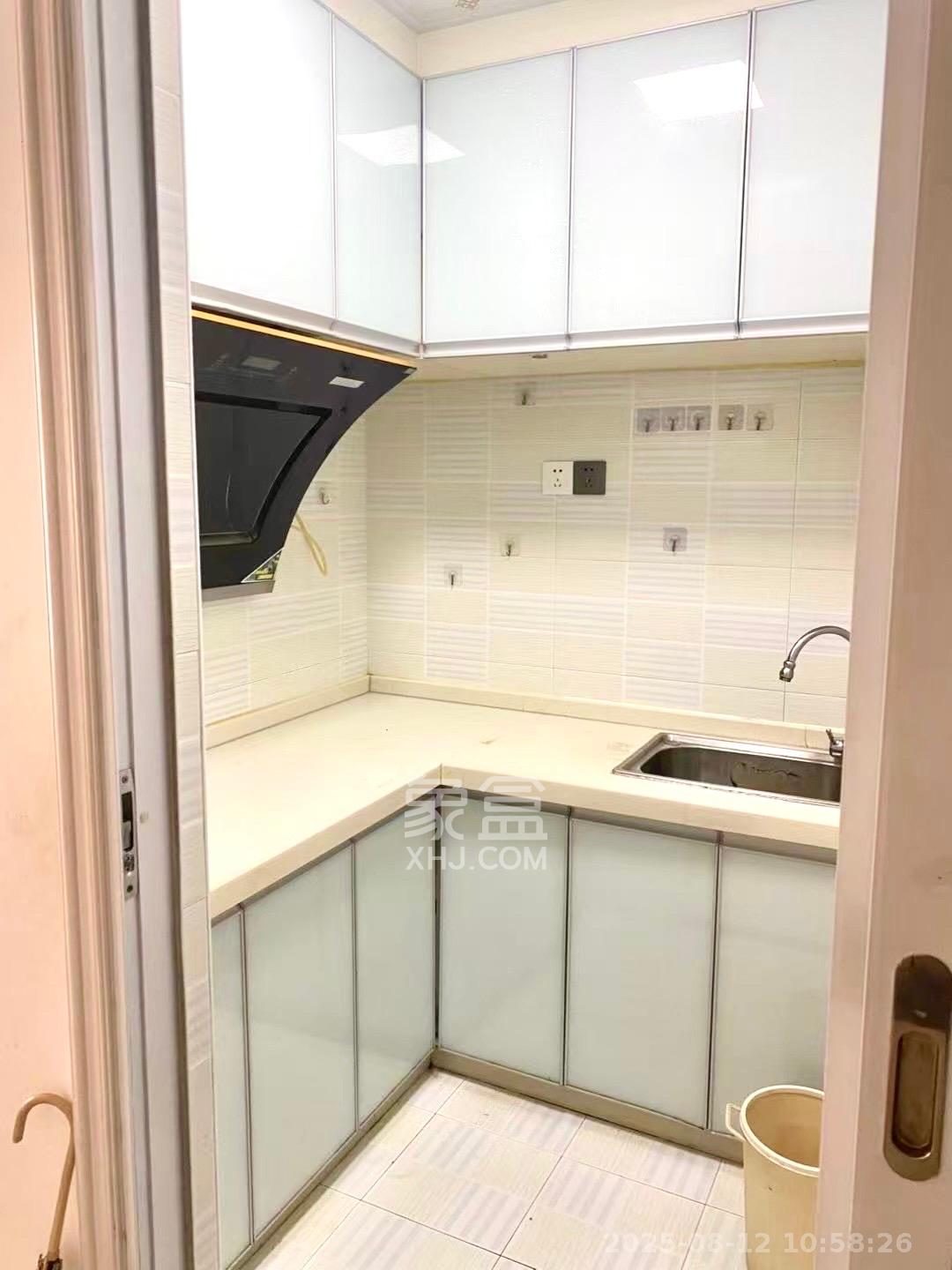 恒泰广场 1室1厅1卫 1500.0元/月 恒泰广场 1室1厅1卫 1500.0元/月室内图