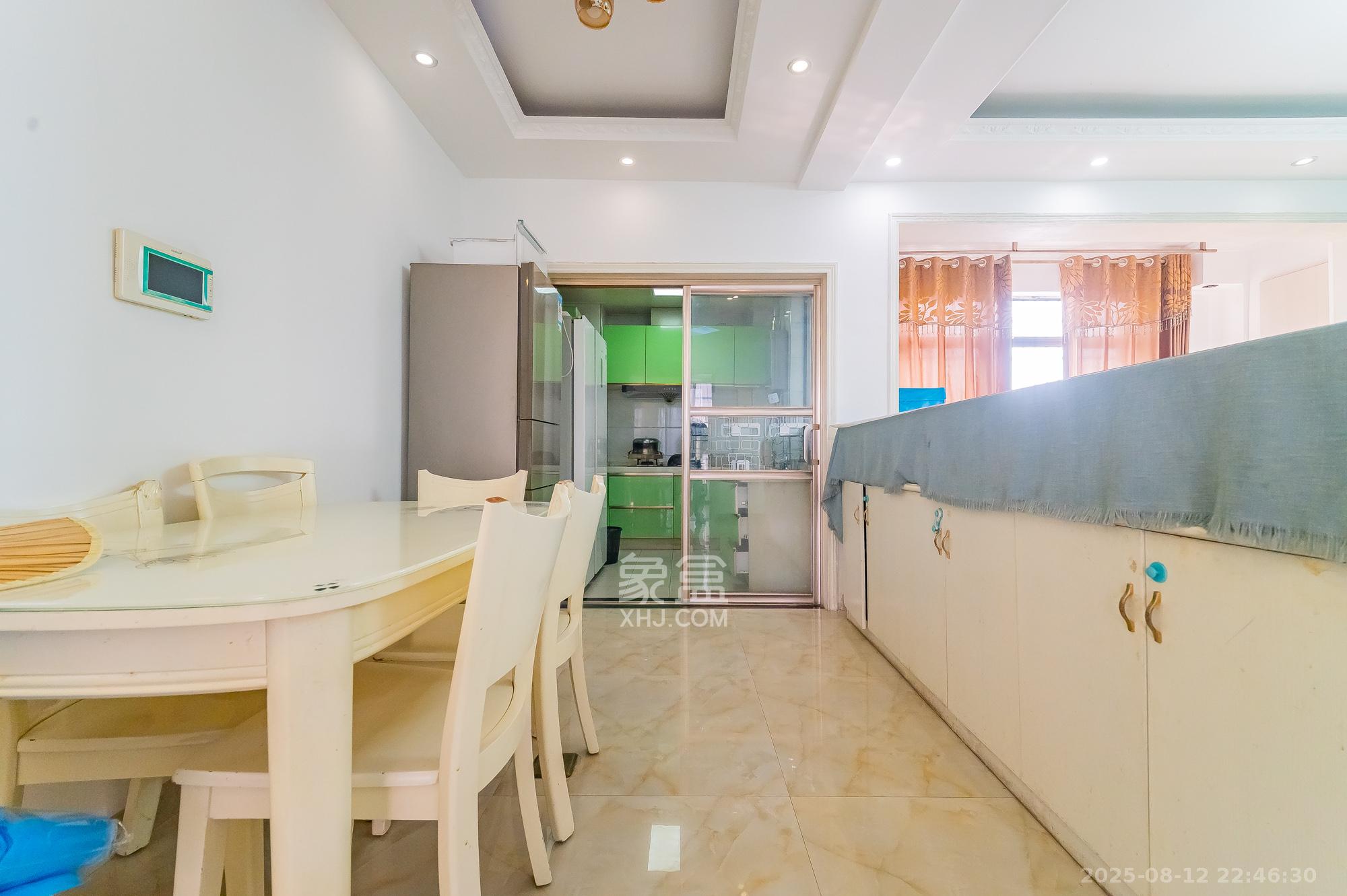 家和院  4室2厅1卫    78.0万客厅