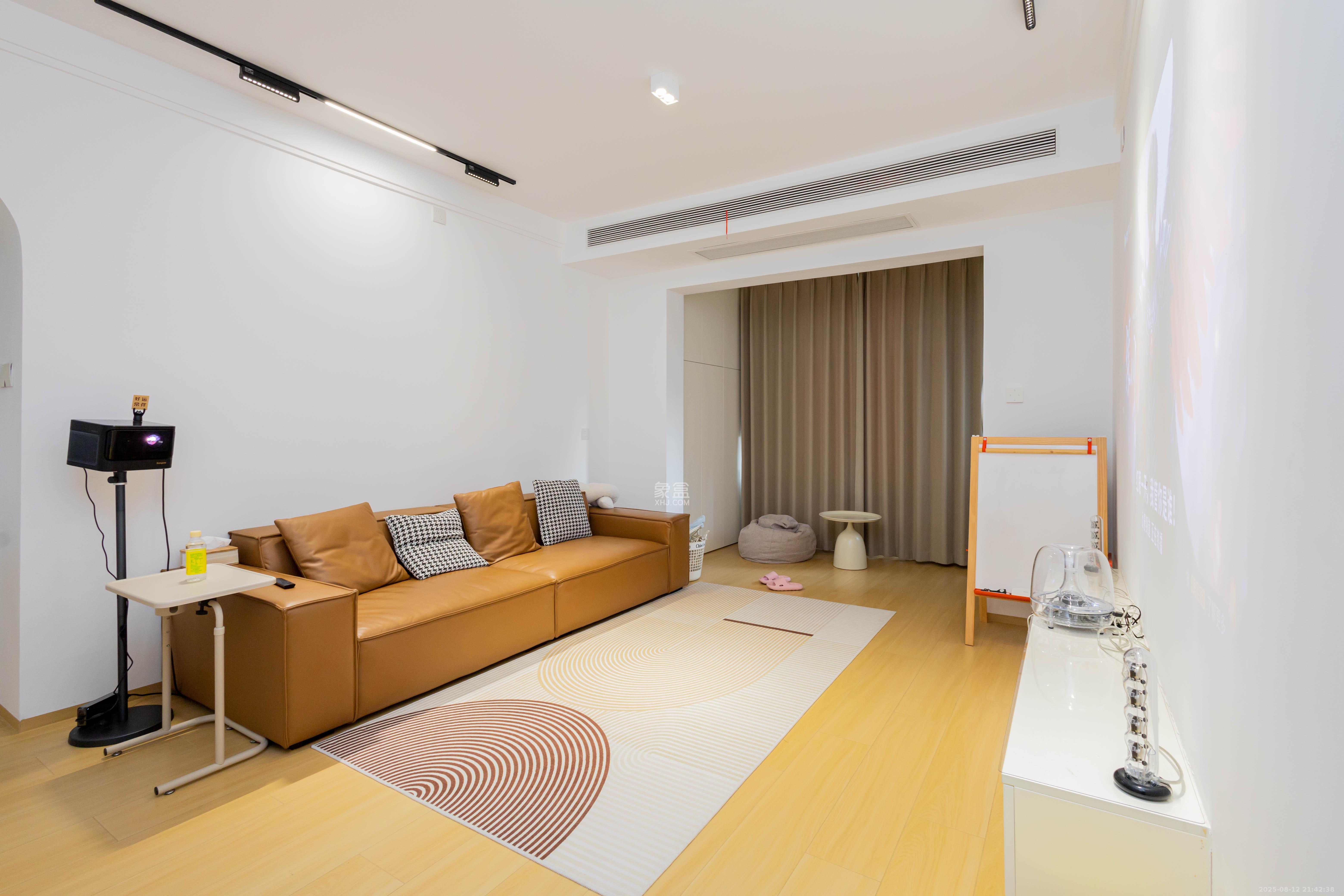 中国铁建国际城二期 3室1厅1卫 71.8万 中国铁建国际城二期 3室1厅1卫 71.8万客厅