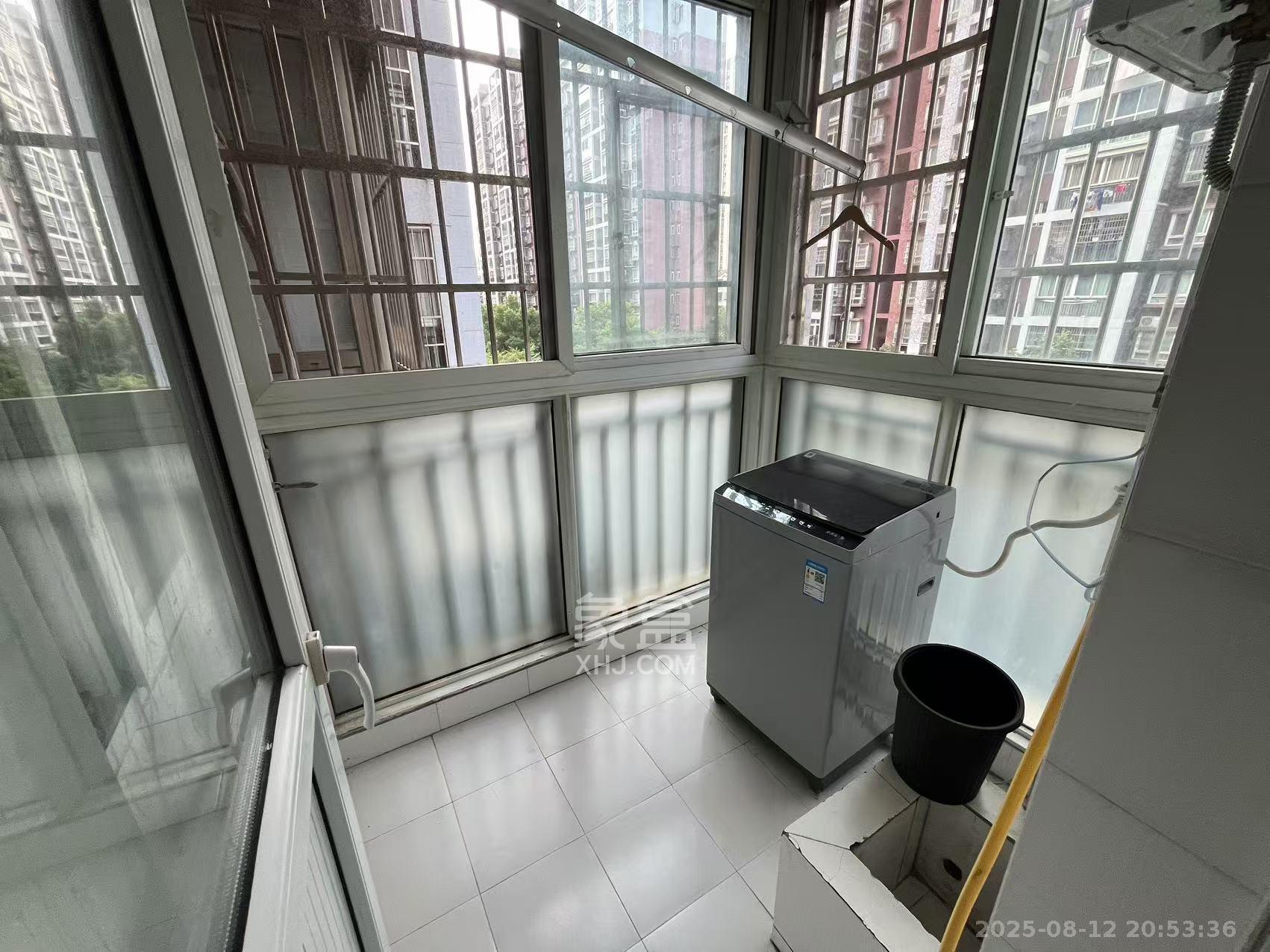 一品东庭  3室2厅2卫    2700.0元/月 一品东庭  3室2厅2卫    2700.0元/月室内图