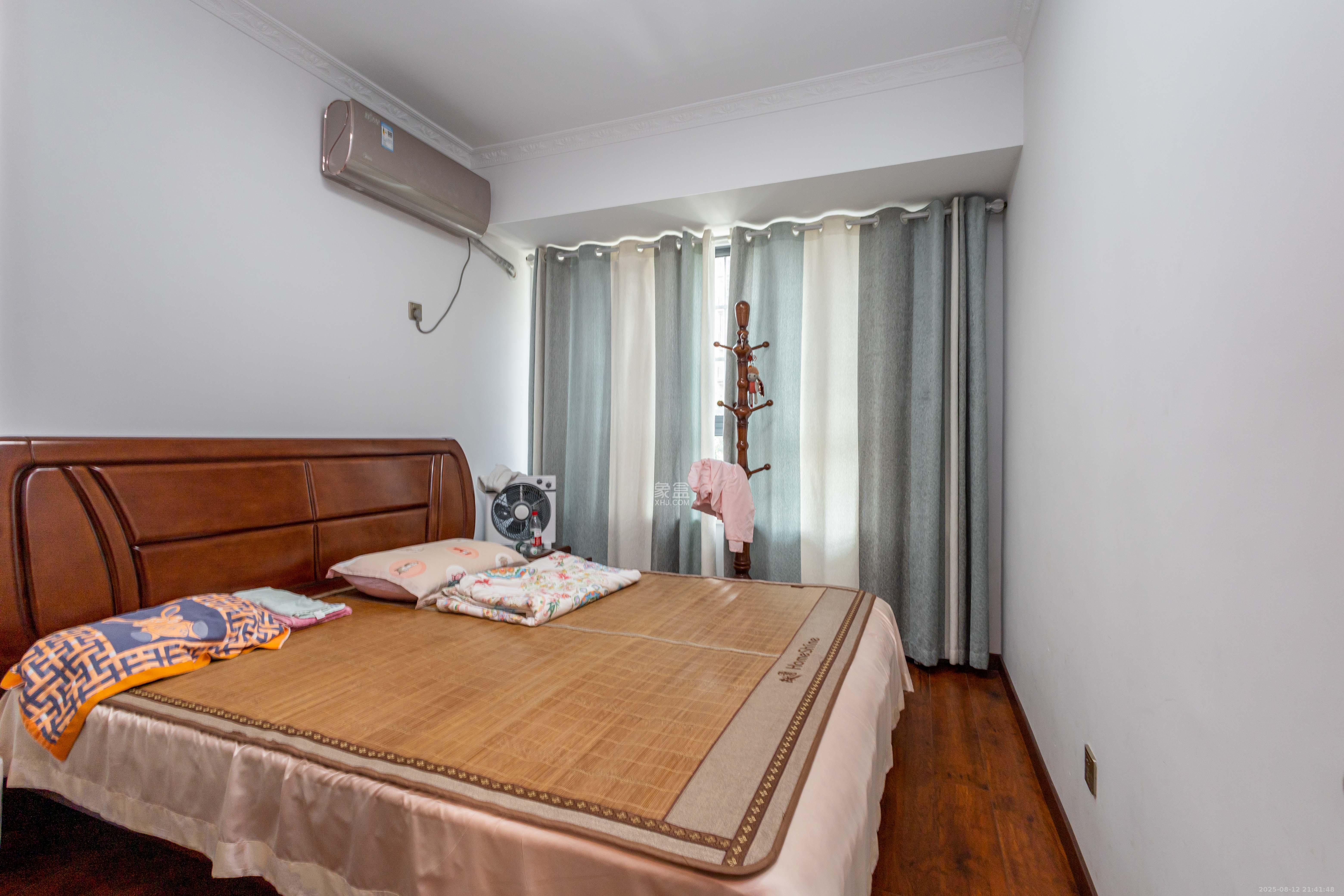 高林仕家 3室2厅2卫 90.0万 高林仕家 3室2厅2卫 90.0万卧室