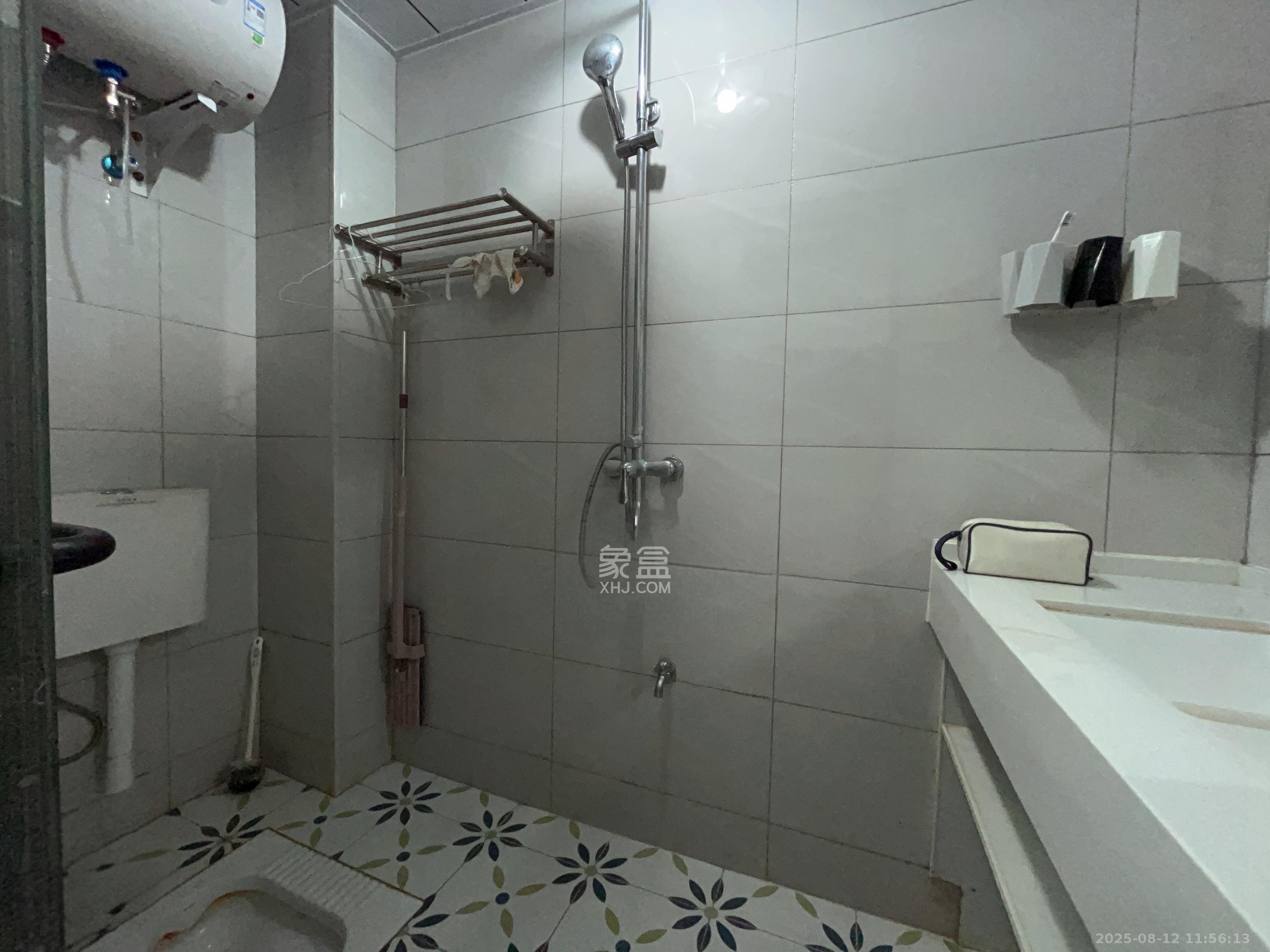 保利香槟国际  1室1厅1卫    1300.0元/月室内图