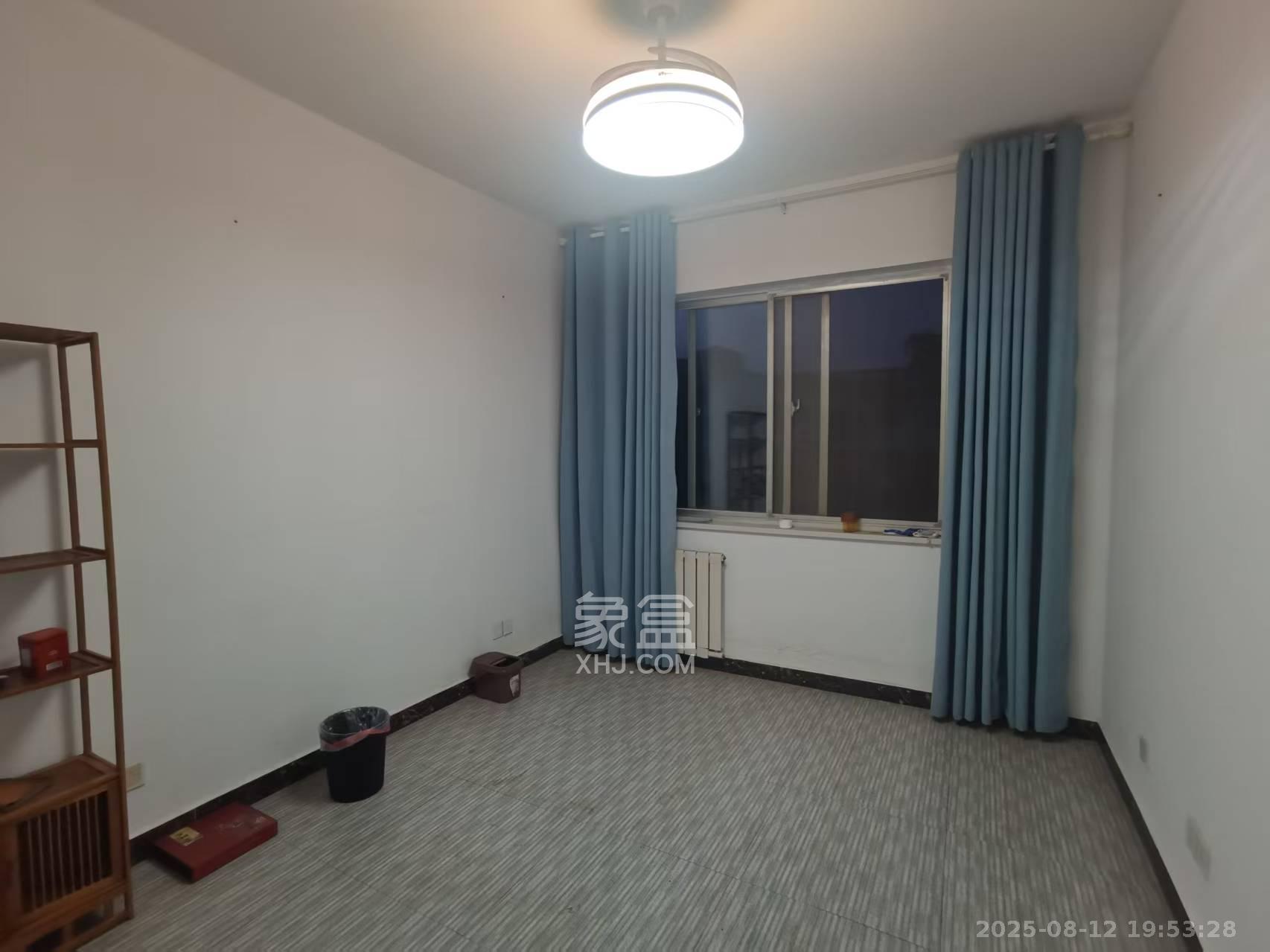 九峰小区(一二三四区) 7室2厅2卫 3000.0元/月 九峰小区(一二三四区) 7室2厅2卫 3000.0元/月室内图