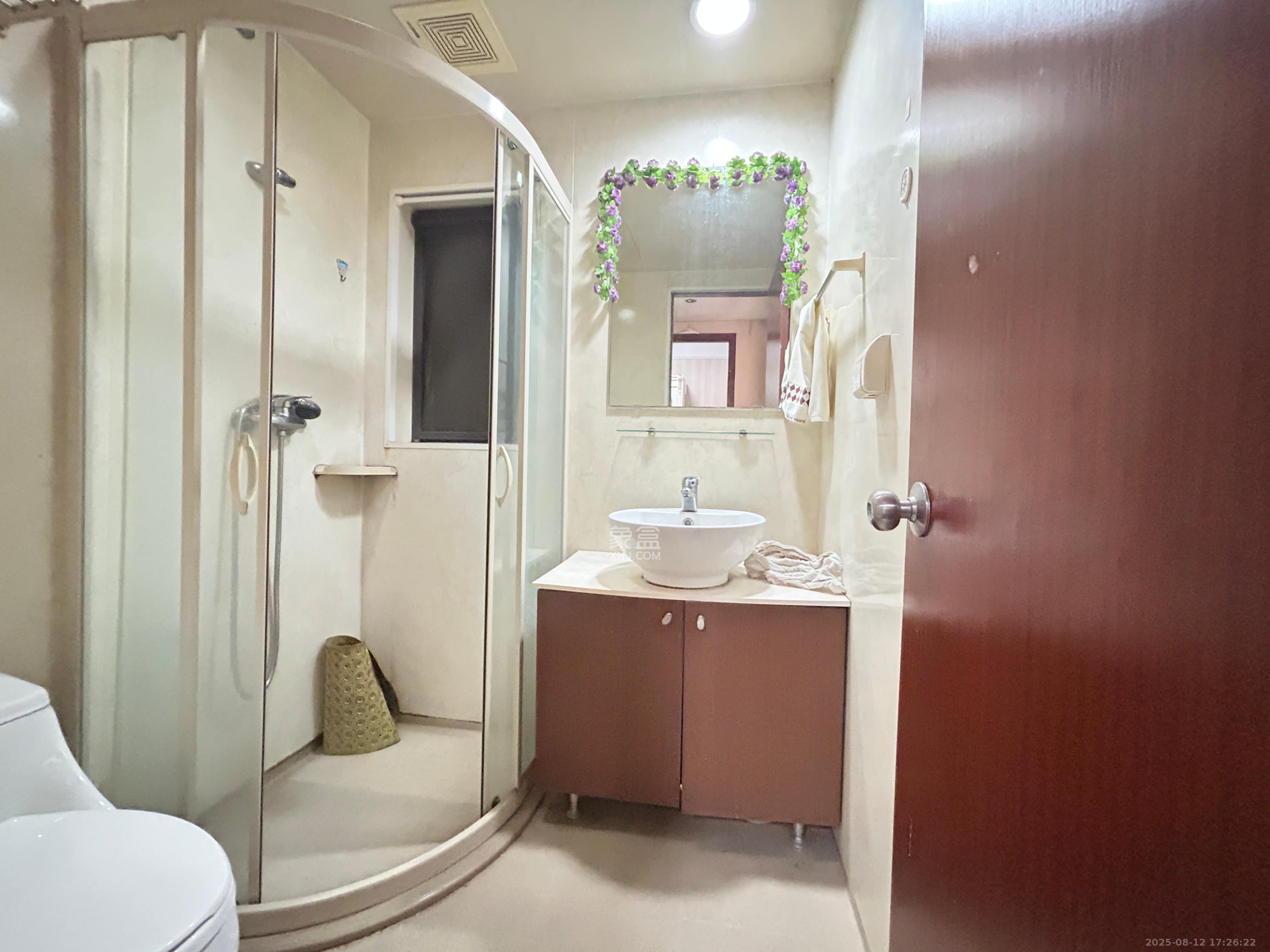 盛世美居荷园  3室2厅2卫    4100.0元/月室内图