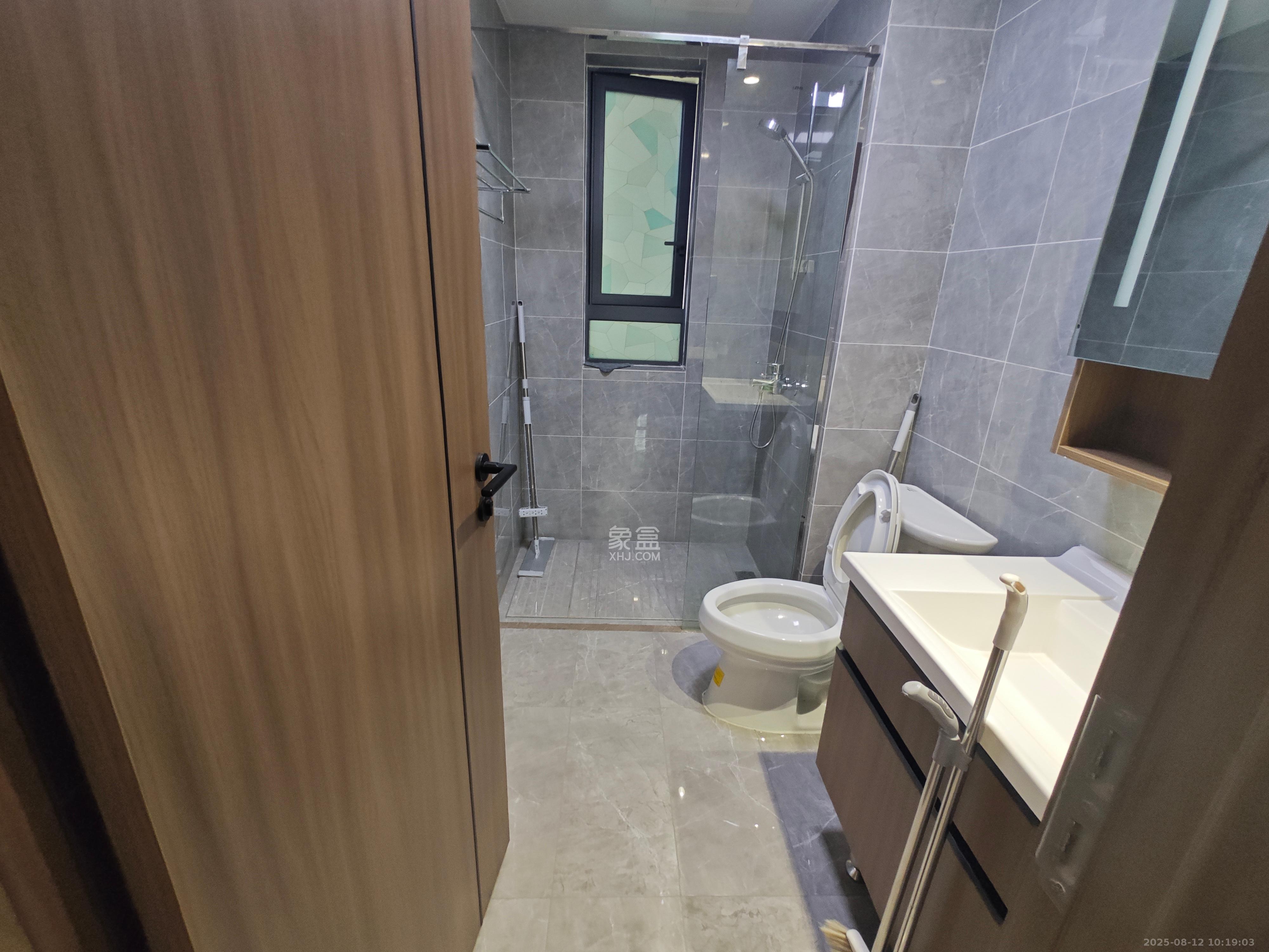 卓越中寰 4室2厅2卫 5000.0元/月 卓越中寰 4室2厅2卫 5000.0元/月室内图