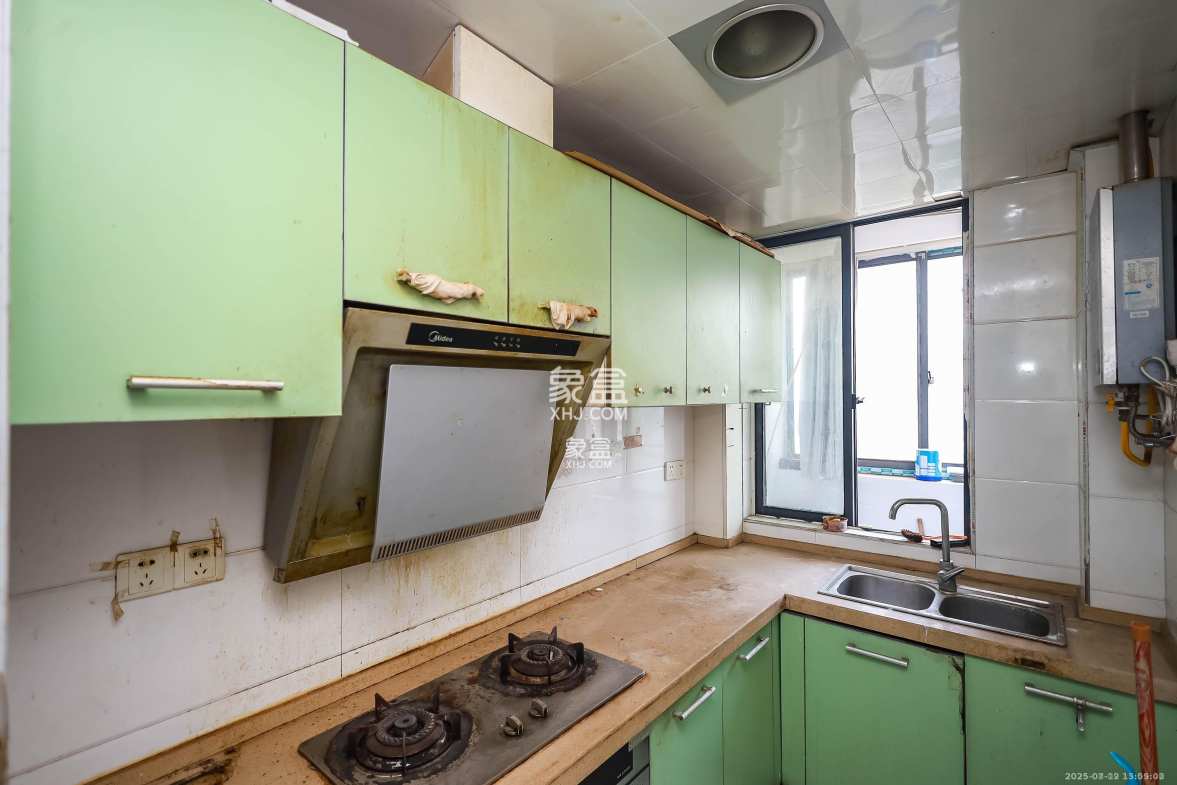 金科东方大院三四期 3室2厅2卫 2500.0元/月 金科东方大院三四期 3室2厅2卫 2500.0元/月室内图