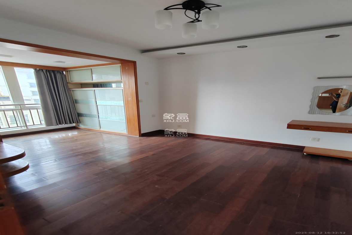 五一华府  2室1厅1卫    3000.0元/月 五一华府  2室1厅1卫    3000.0元/月室内图1