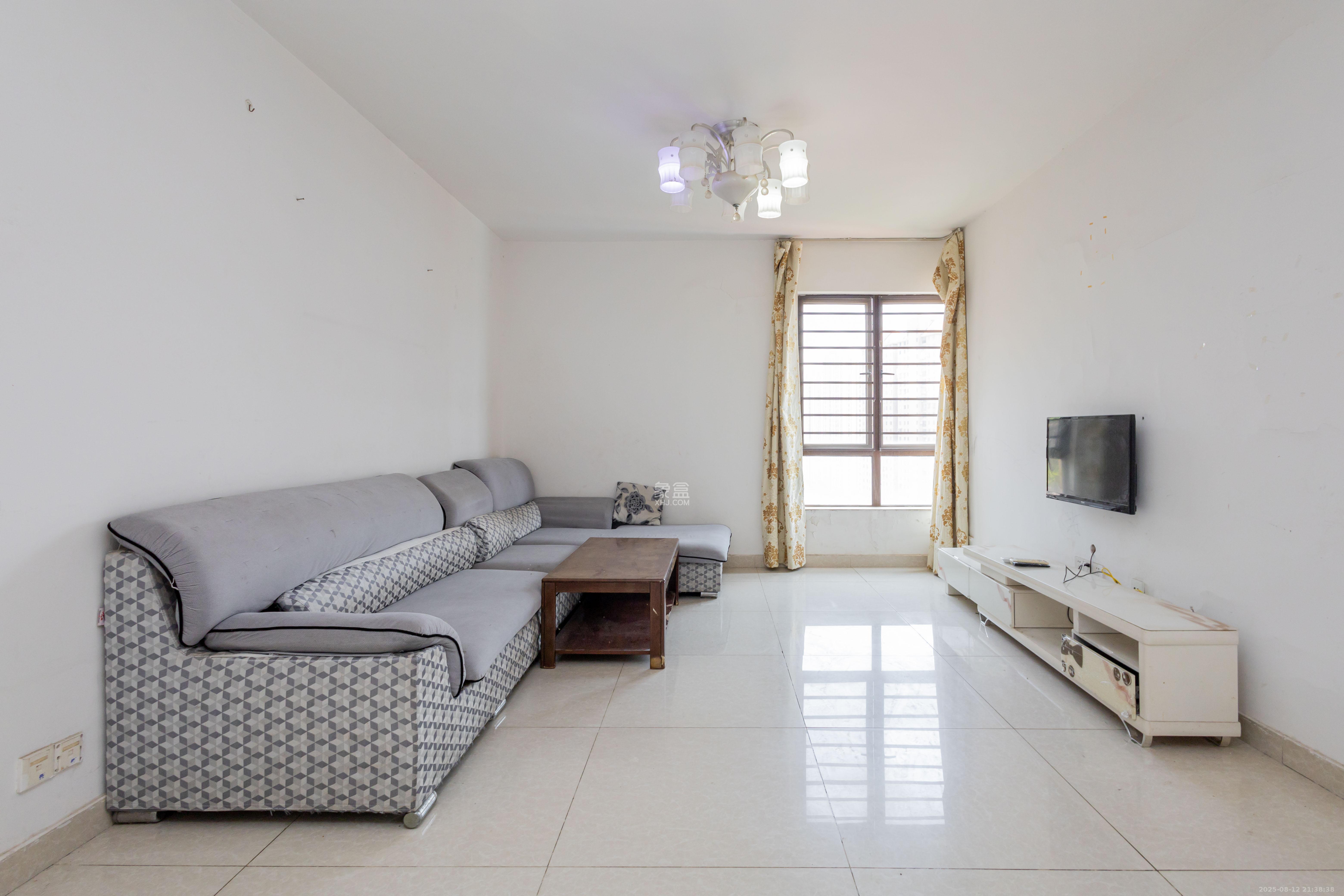 天园假日  3室2厅1卫    66.0万 天园假日  3室2厅1卫    66.0万客厅