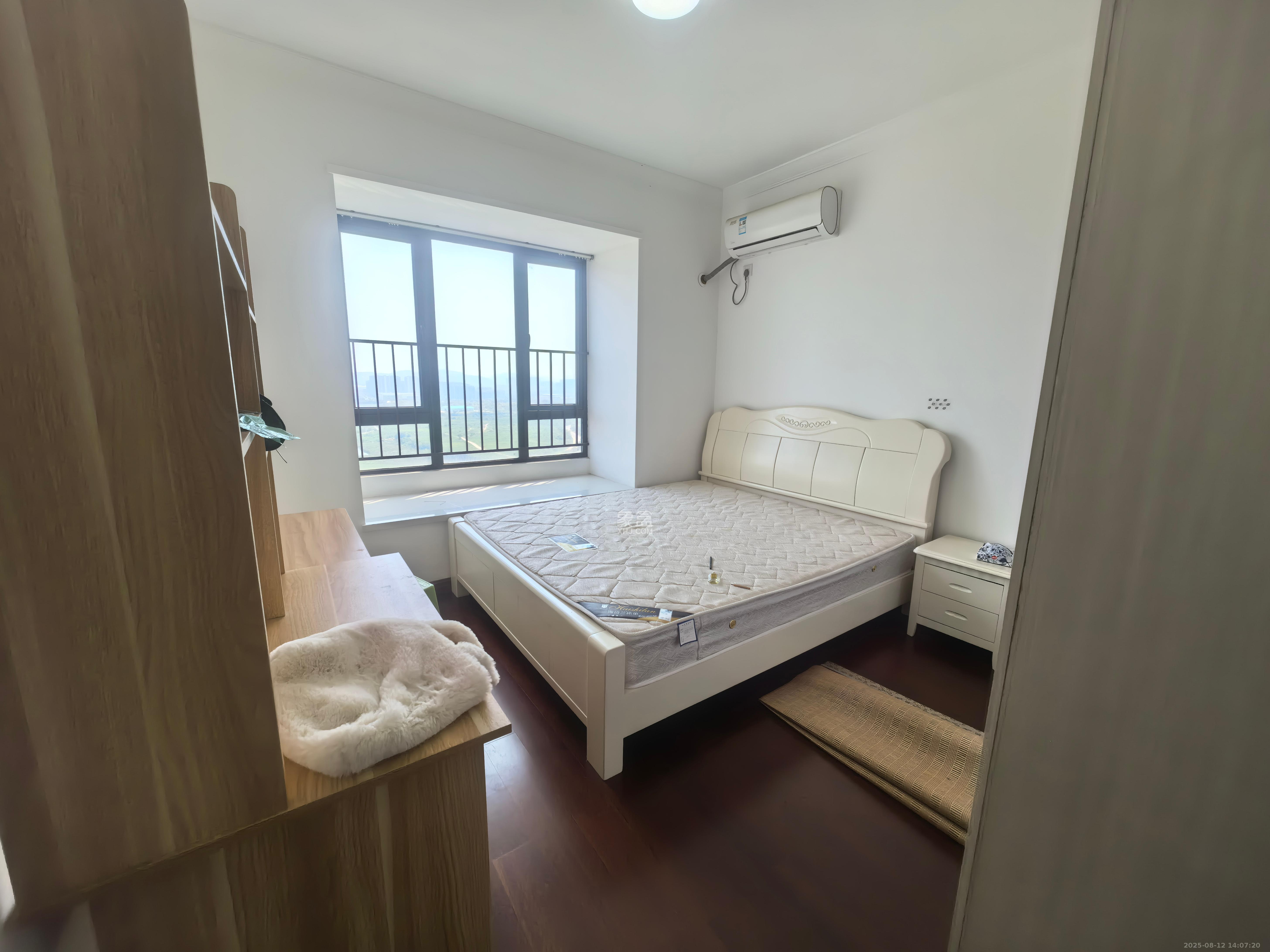 中海国际五期  3室2厅1卫    2200.0元/月 中海国际五期  3室2厅1卫    2200.0元/月室内图1