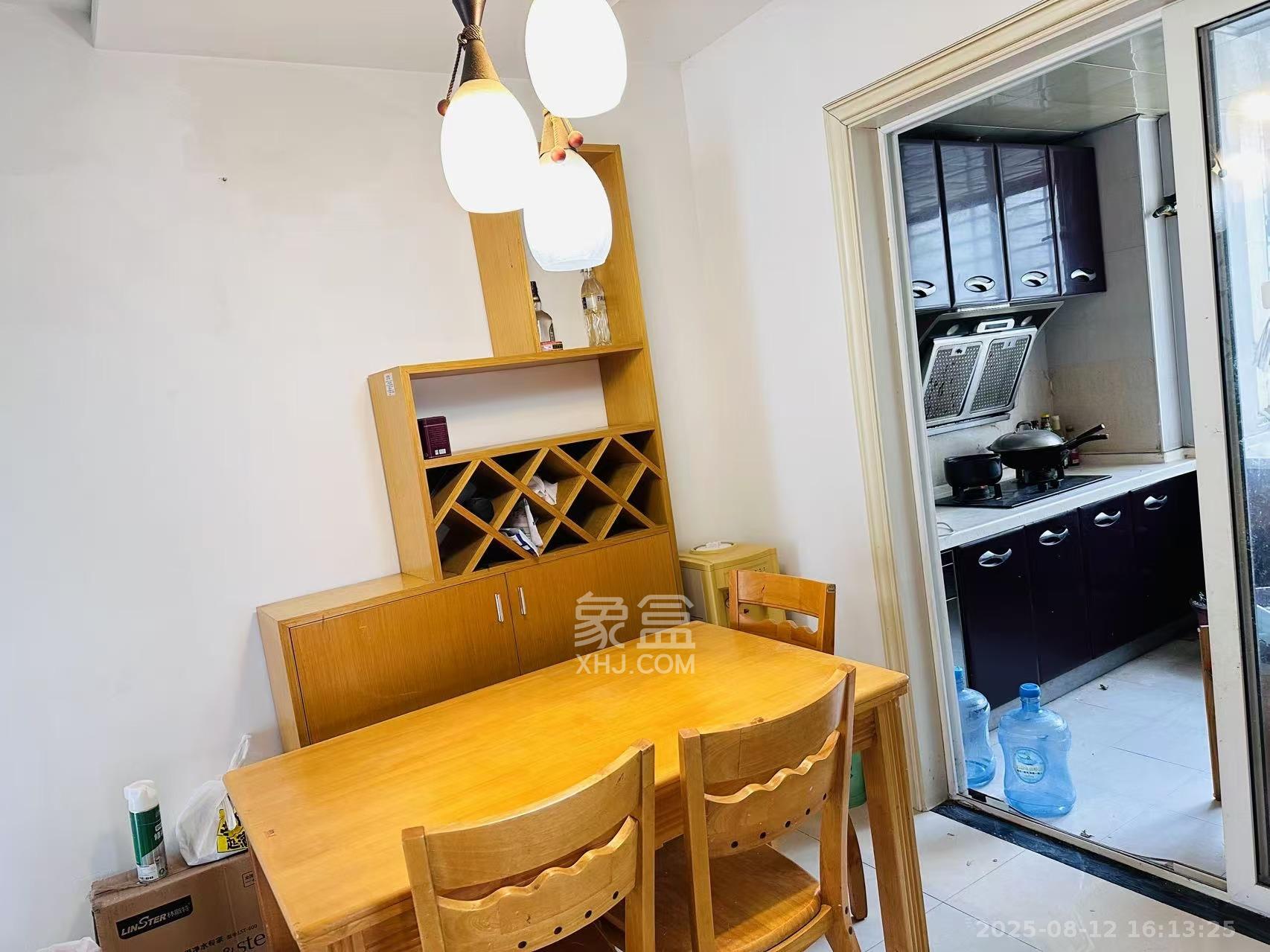 西江庭院(盐业集团宿舍)  3室2厅2卫    2400.0元/月 西江庭院(盐业集团宿舍)  3室2厅2卫    2400.0元/月室内图