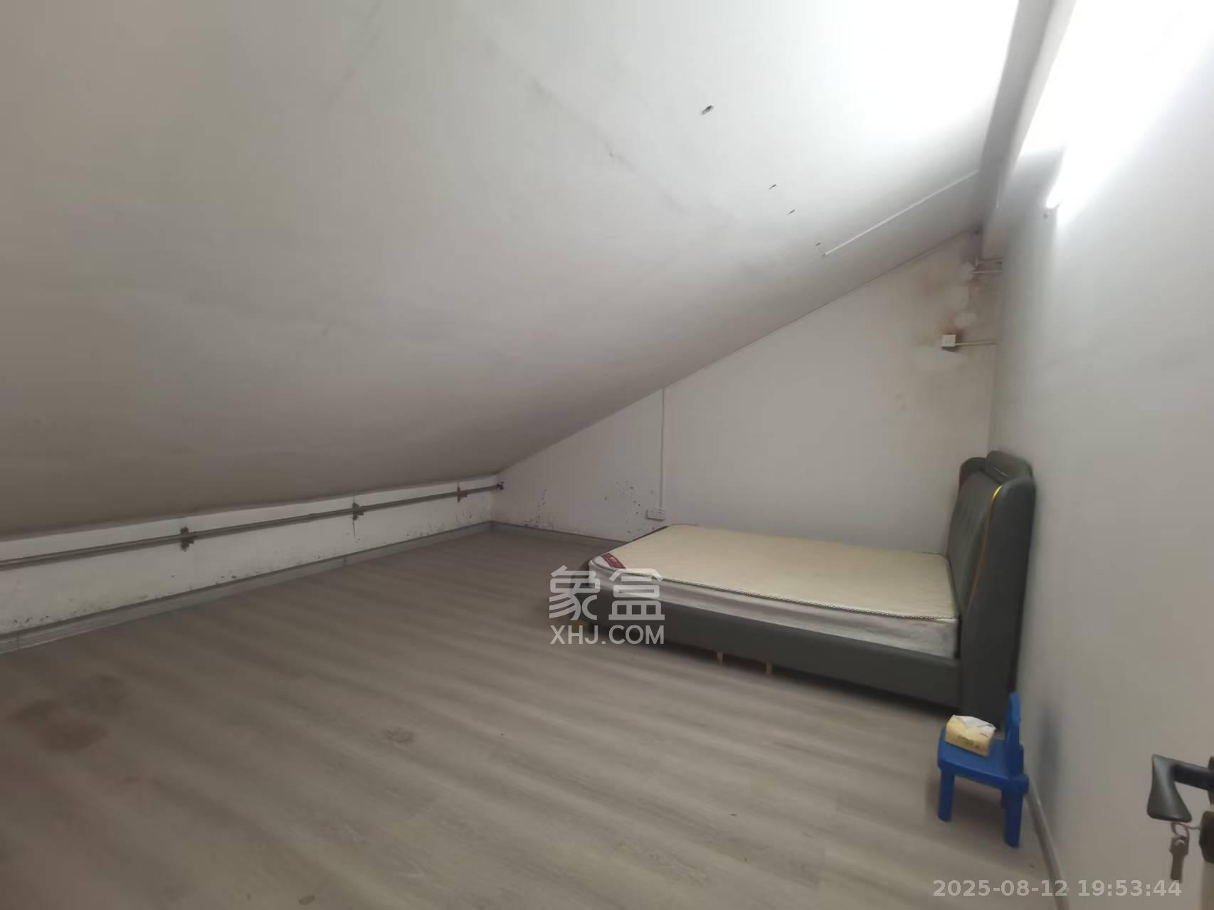 九峰小区(一二三四区) 7室2厅2卫 3000.0元/月 九峰小区(一二三四区) 7室2厅2卫 3000.0元/月室内图