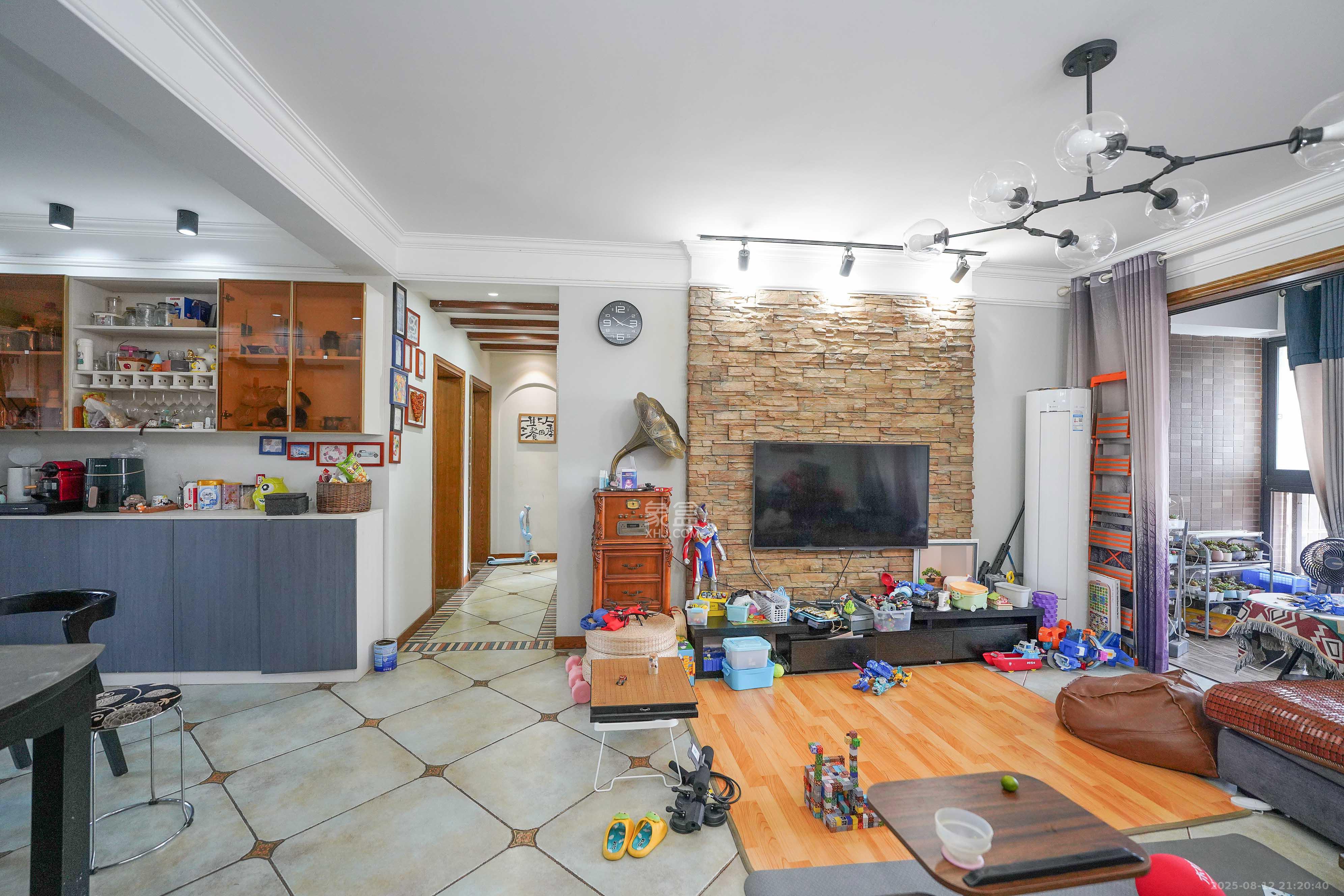 五矿紫湖香醍 1室0厅0卫 108.0万 五矿紫湖香醍 1室0厅0卫 108.0万客厅