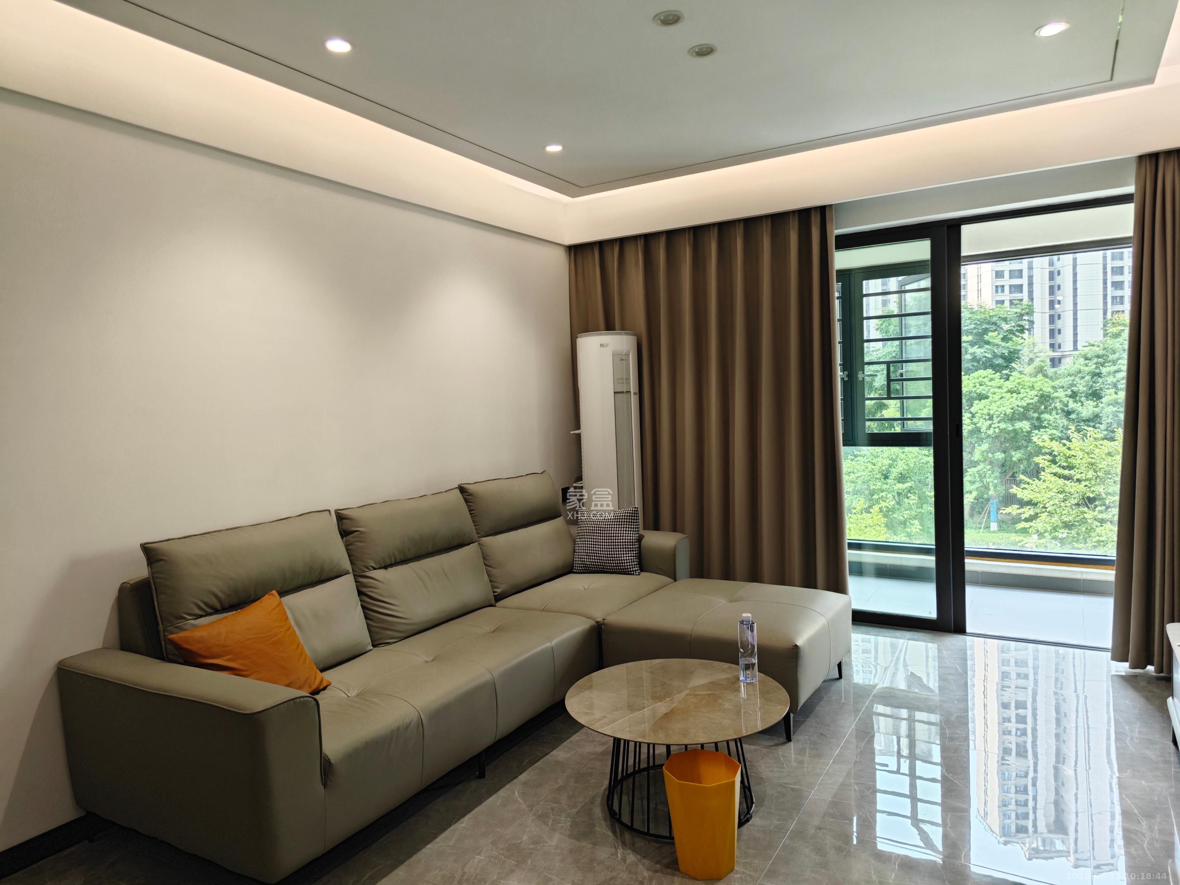 卓越中寰 4室2厅2卫 5000.0元/月 卓越中寰 4室2厅2卫 5000.0元/月室内图