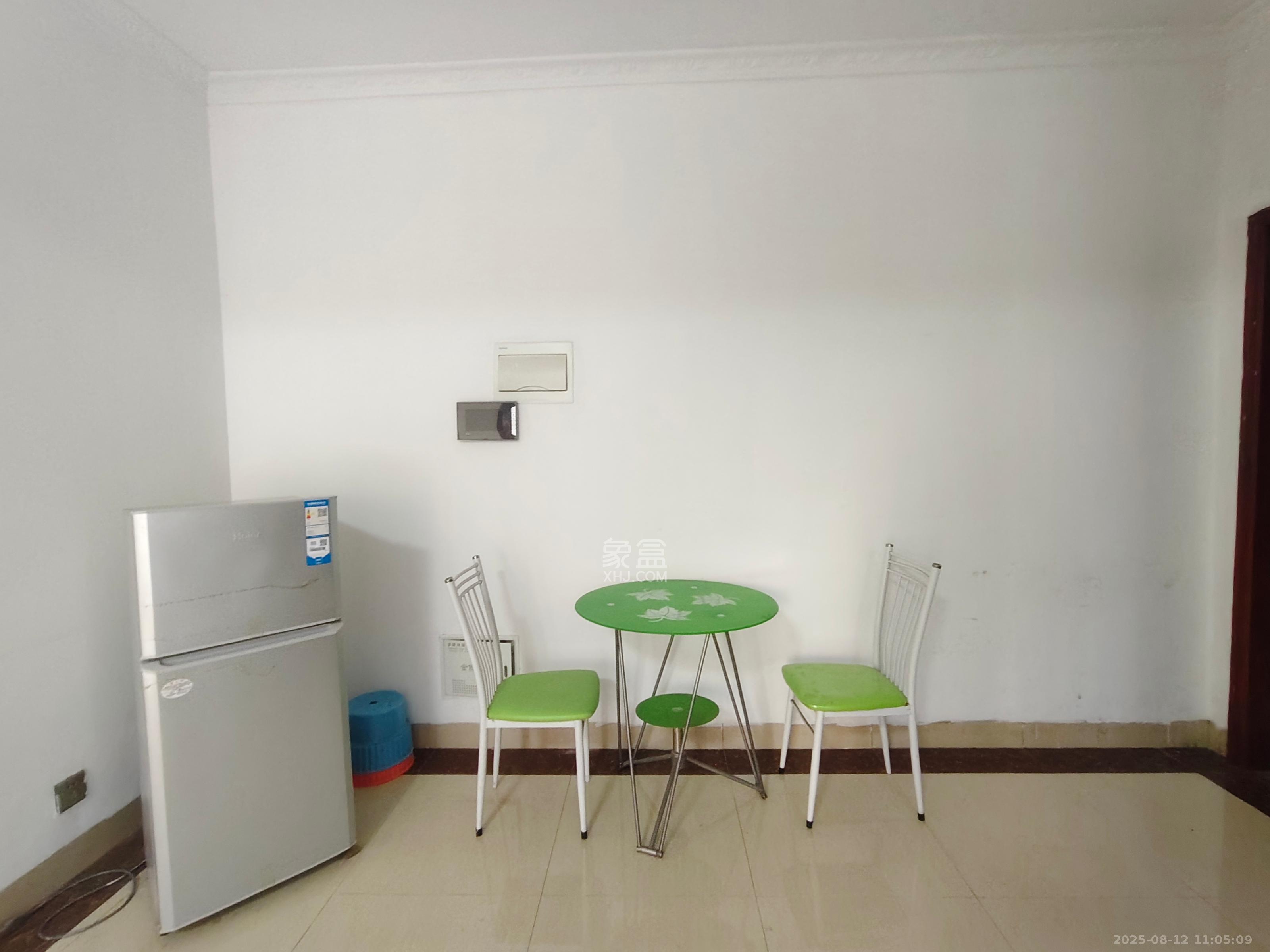 金侨城 2室2厅1卫 1100.0元/月 金侨城 2室2厅1卫 1100.0元/月室内图