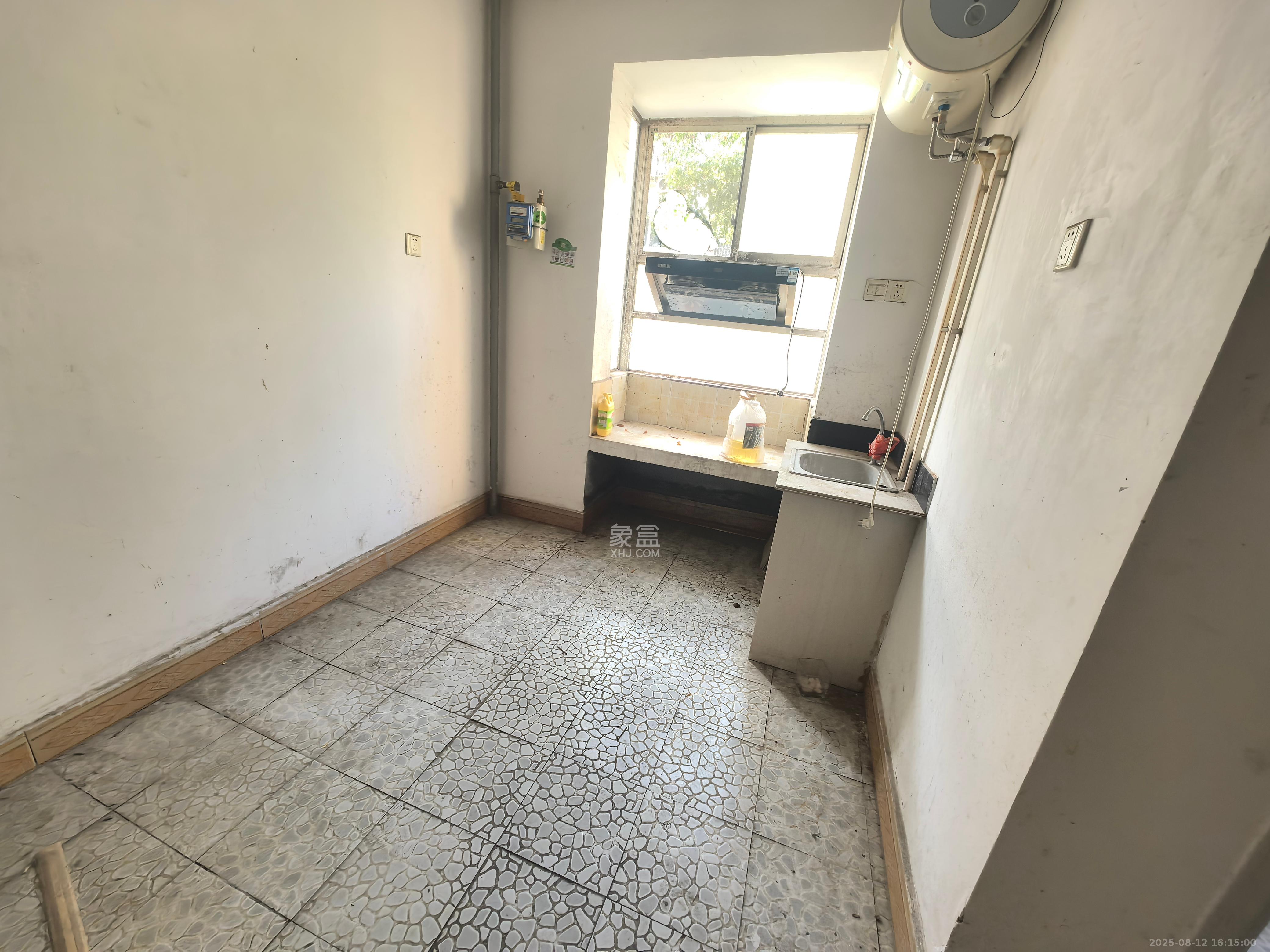 湘卫花苑 4室2厅1卫 2200.0元/月 湘卫花苑 4室2厅1卫 2200.0元/月室内图