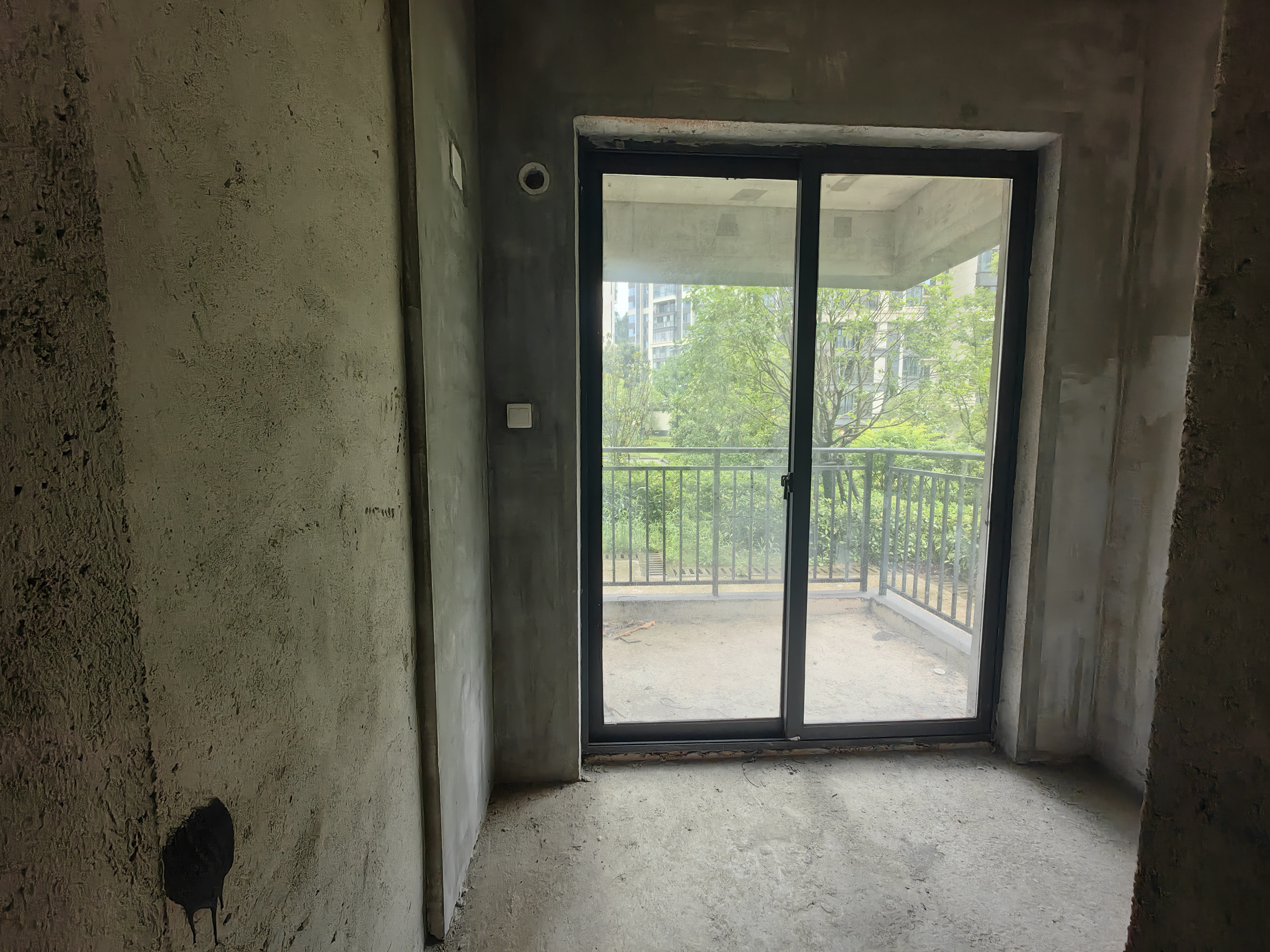 中建凤栖台  4室2厅2卫   55.00万客厅