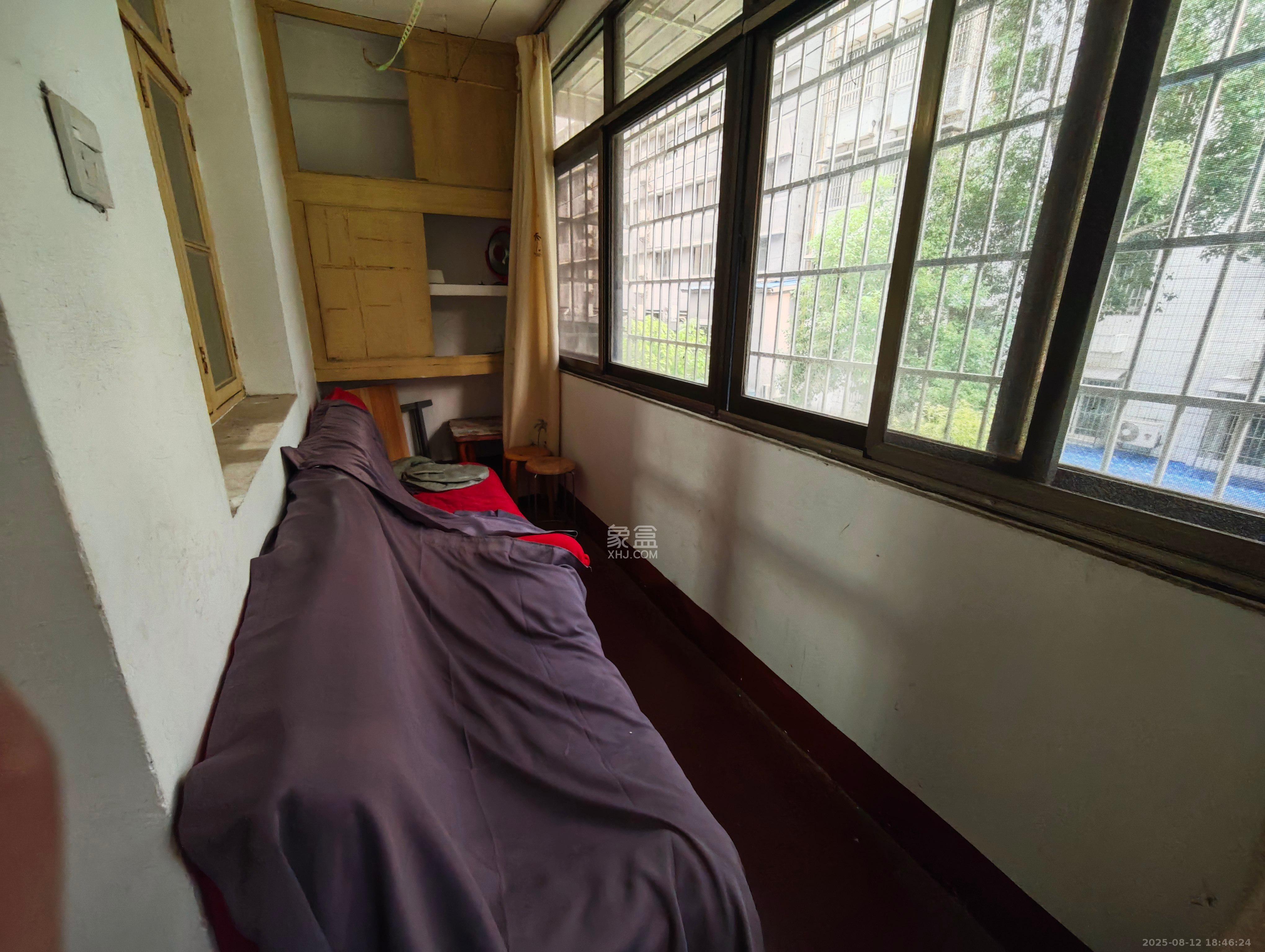 湖南日报宿舍 1室1厅1卫 1800.0元/月 湖南日报宿舍 1室1厅1卫 1800.0元/月室内图