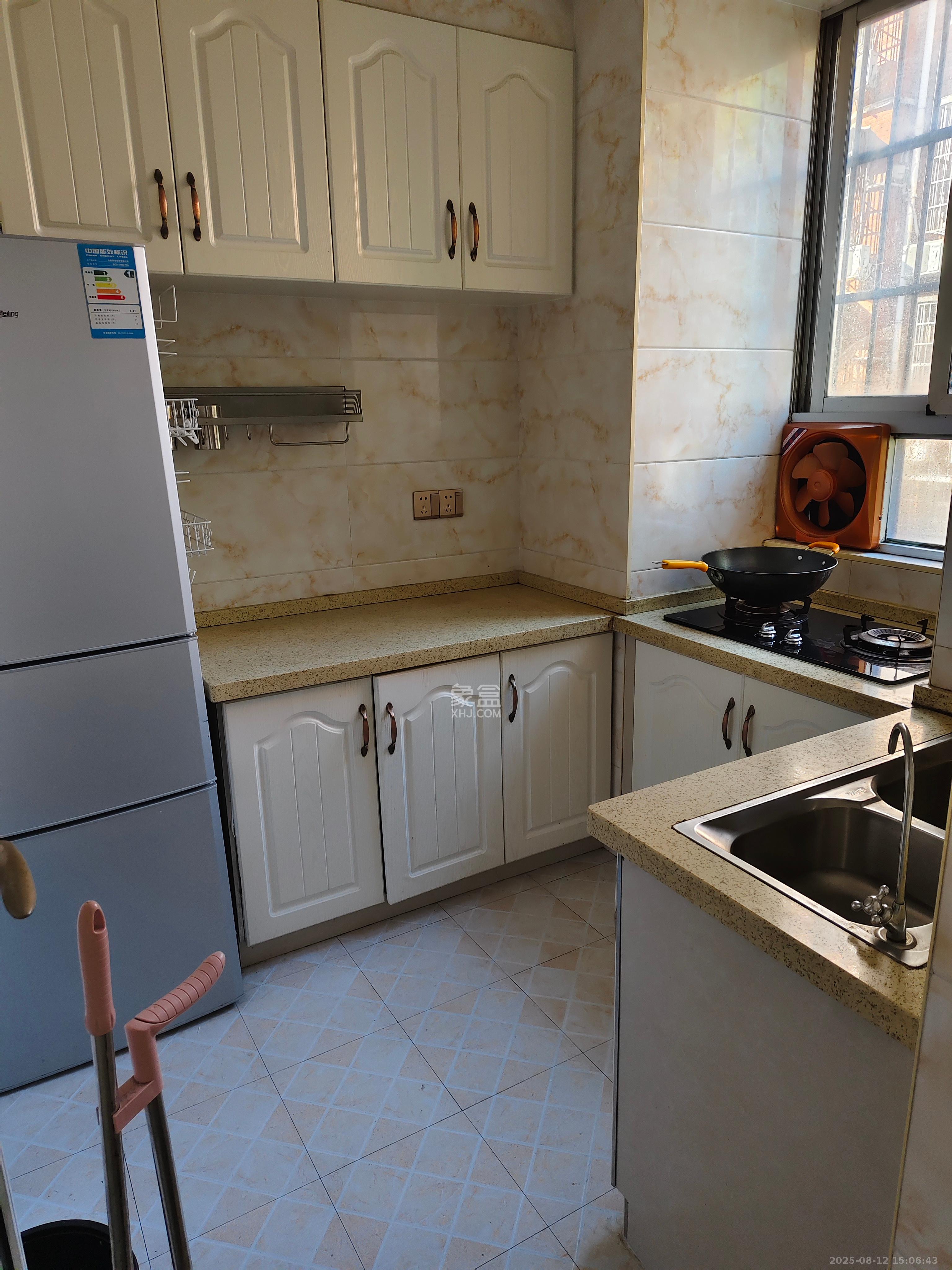 湖工花园 2室2厅1卫 1300.0元/月 湖工花园 2室2厅1卫 1300.0元/月室内图