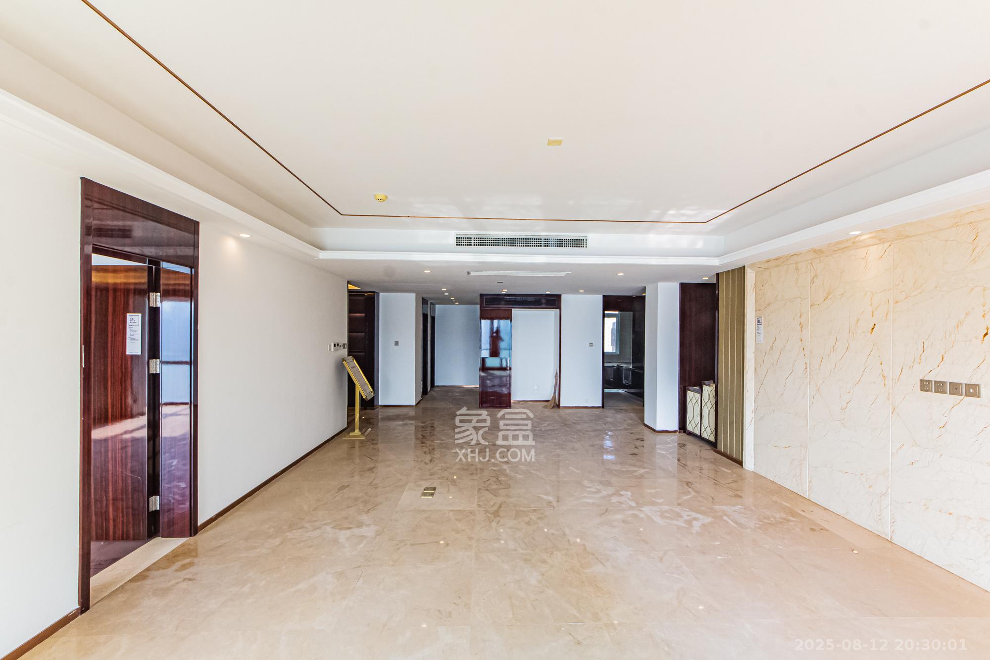 北辰定江洋 3室2厅2卫 330.0万 北辰定江洋 3室2厅2卫 330.0万客厅