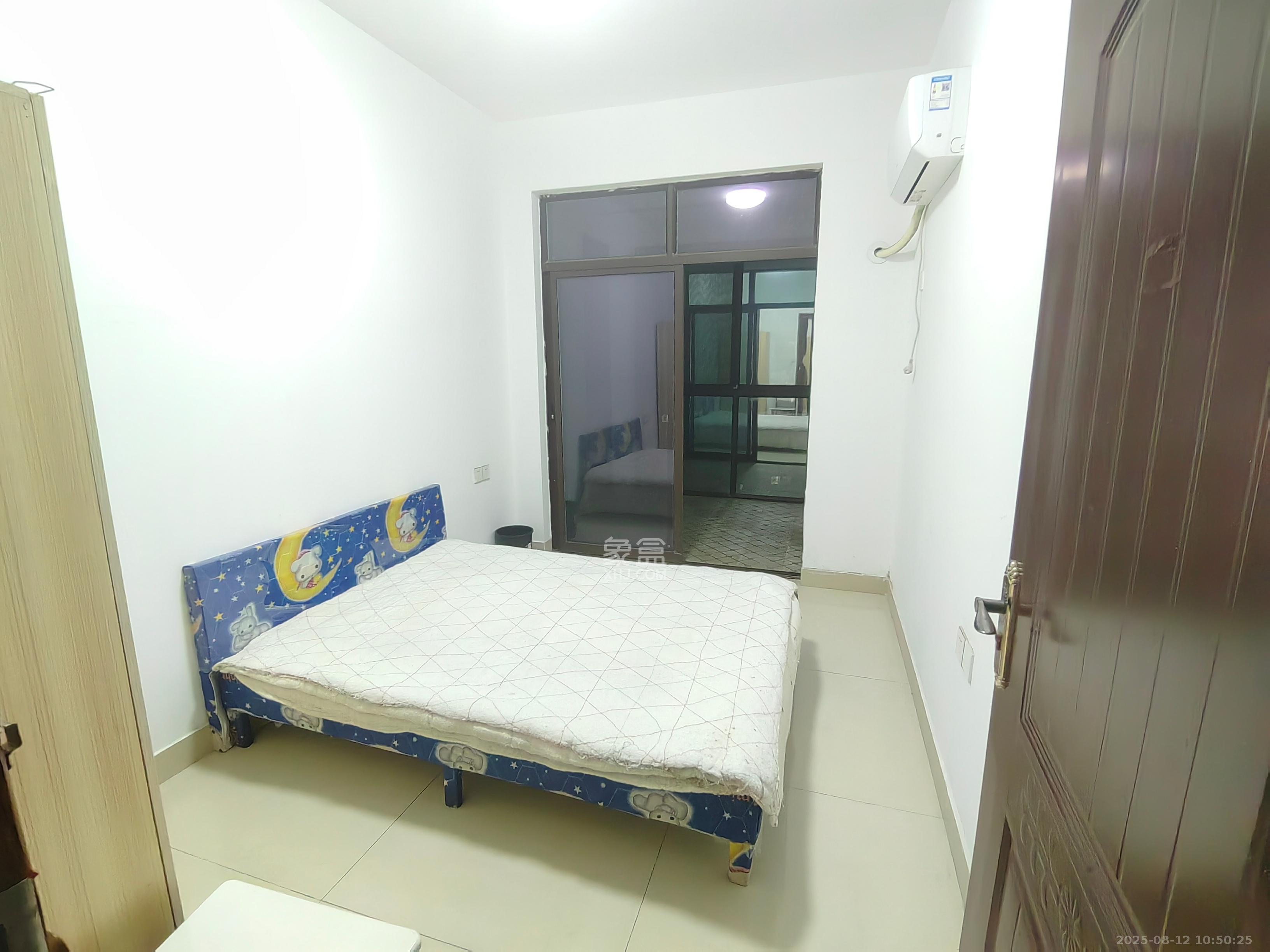 三景华御  3室2厅2卫    2200.0元/月 三景华御  3室2厅2卫    2200.0元/月室内图