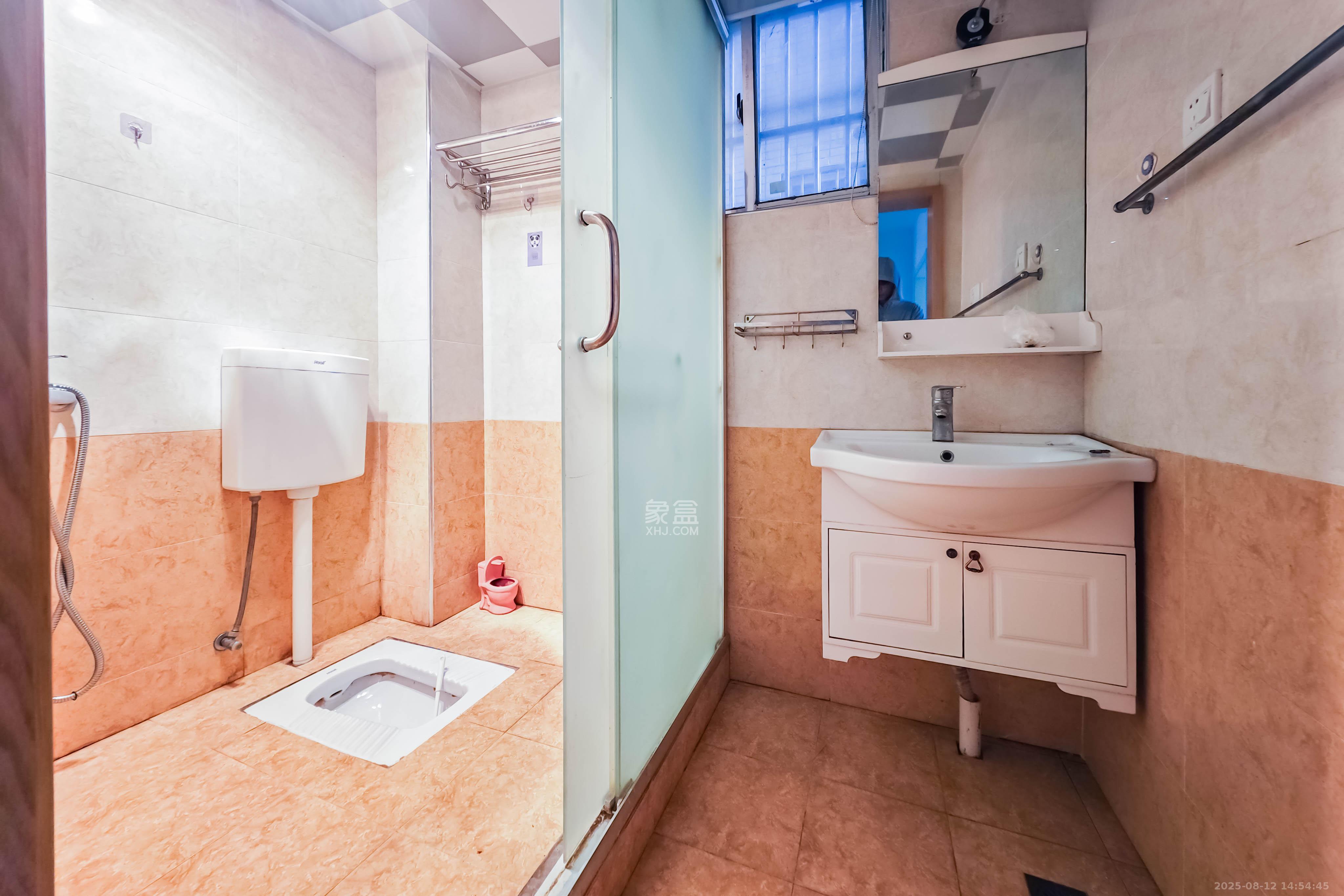 城市山水豪园（山水城市风景）  1室2厅2卫    120.0万卫生间