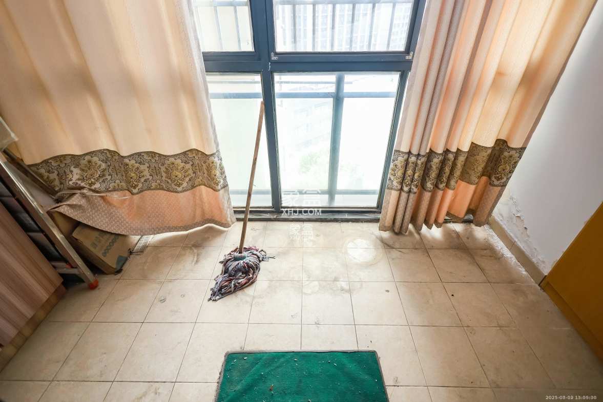 金科东方大院三四期 3室2厅2卫 2500.0元/月 金科东方大院三四期 3室2厅2卫 2500.0元/月室内图