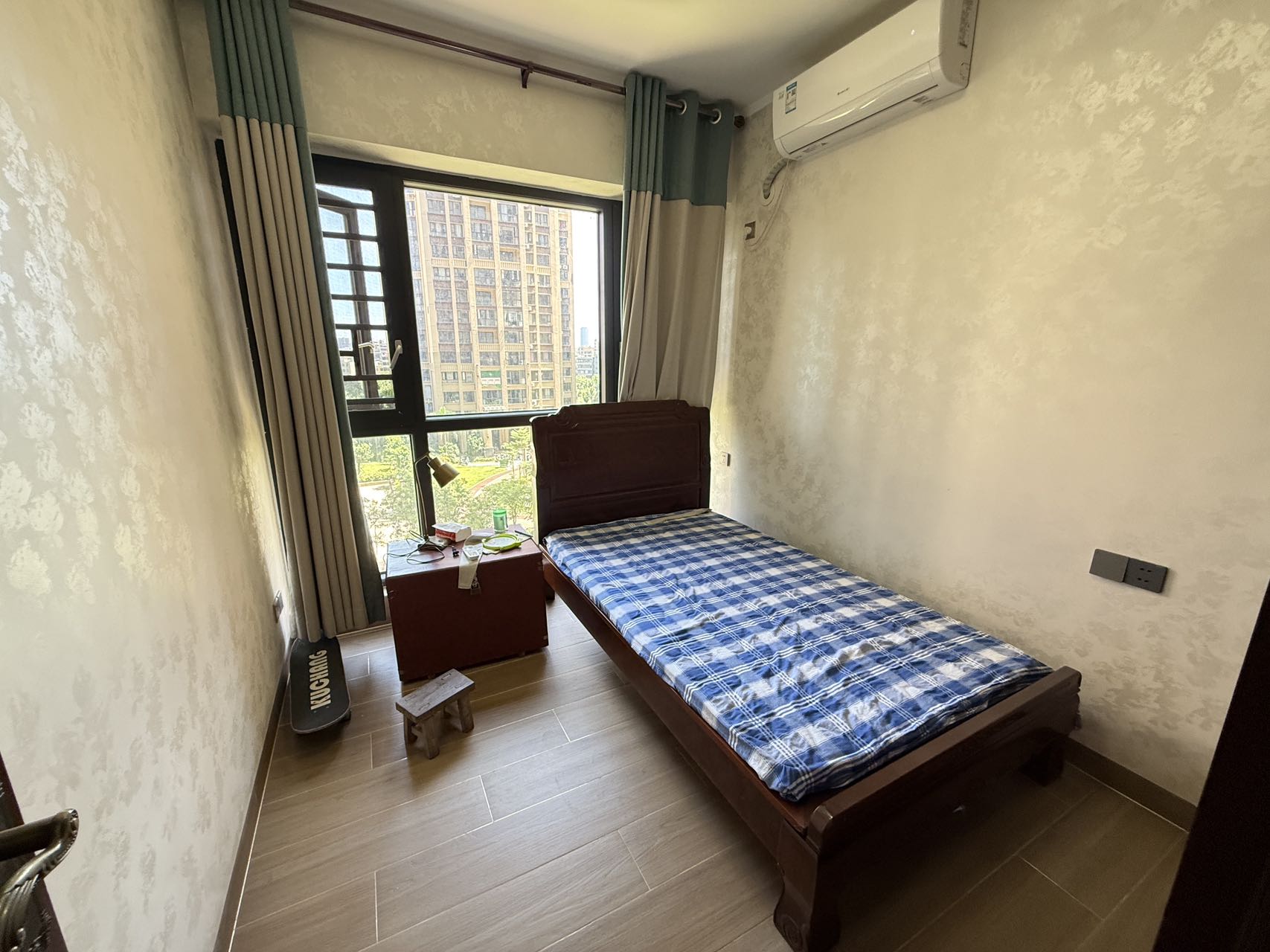 恩祥新城 4室2厅2卫 5500.0元/月 恩祥新城 4室2厅2卫 5500.0元/月室内图