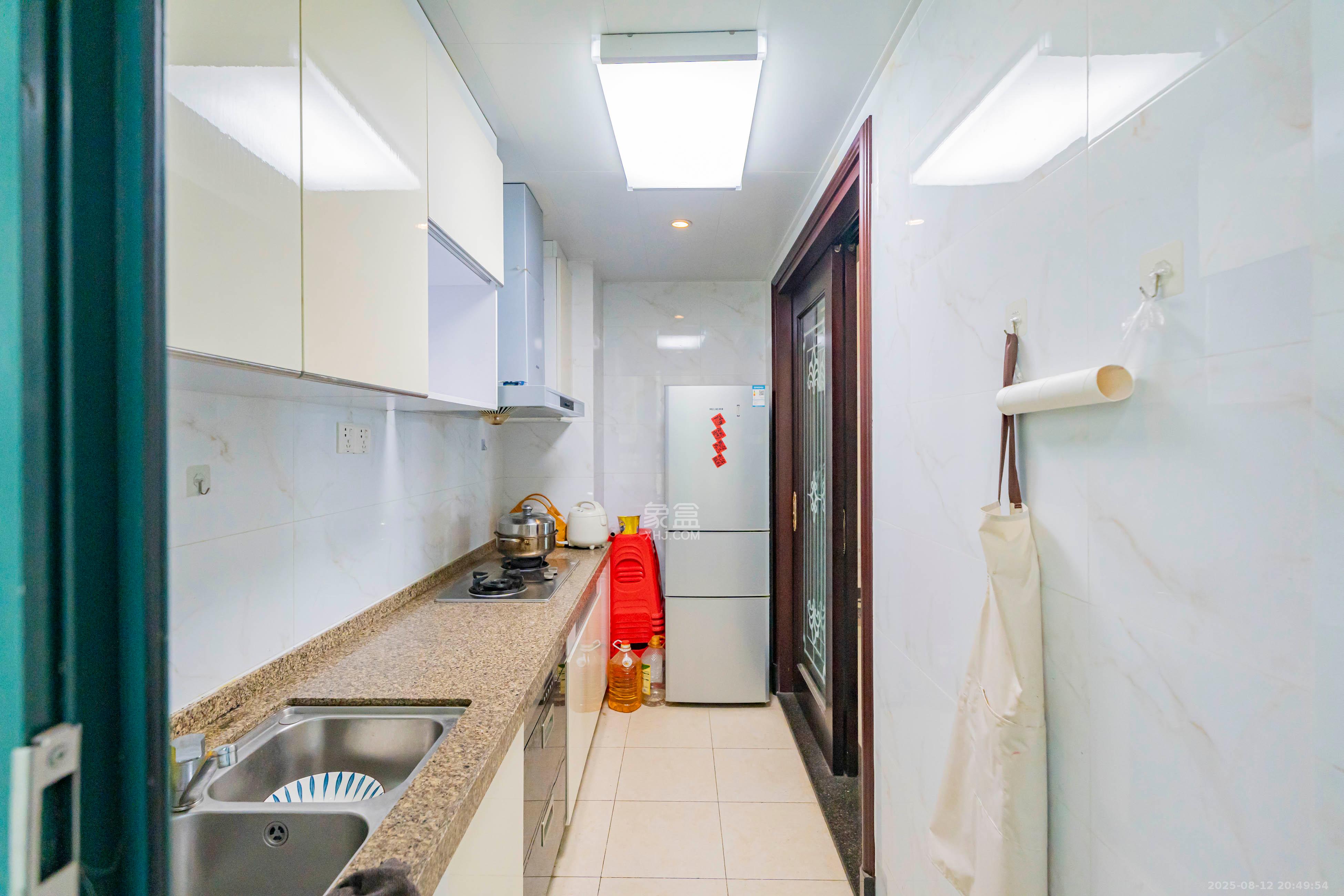 恒大雅苑 2室2厅1卫 80.0万 恒大雅苑 2室2厅1卫 80.0万厨房