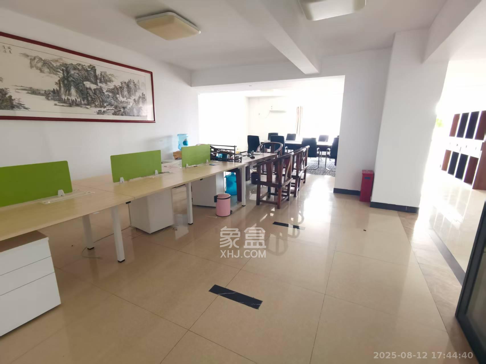 锦湘国际星城三期(锦绣苑)  5室1厅1卫    8000.0元/月 锦湘国际星城三期(锦绣苑)  5室1厅1卫    8000.0元/月室内图