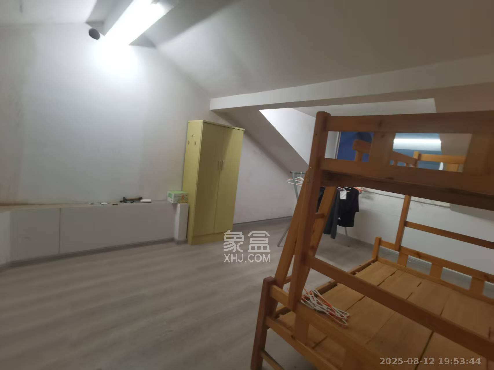 九峰小区(一二三四区) 7室2厅2卫 3000.0元/月 九峰小区(一二三四区) 7室2厅2卫 3000.0元/月室内图