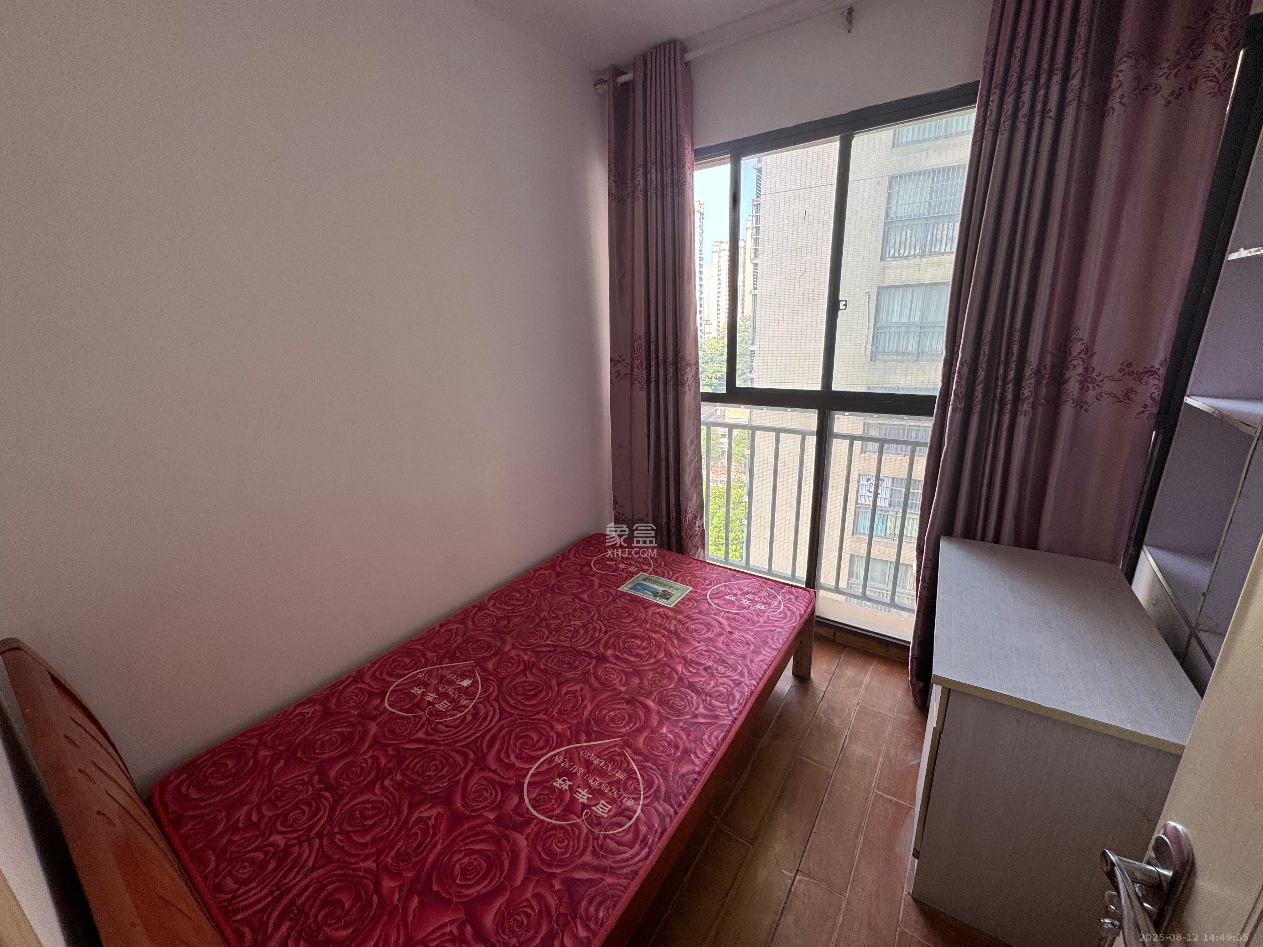 童话里 3室2厅1卫 2000.0元/月 童话里 3室2厅1卫 2000.0元/月室内图