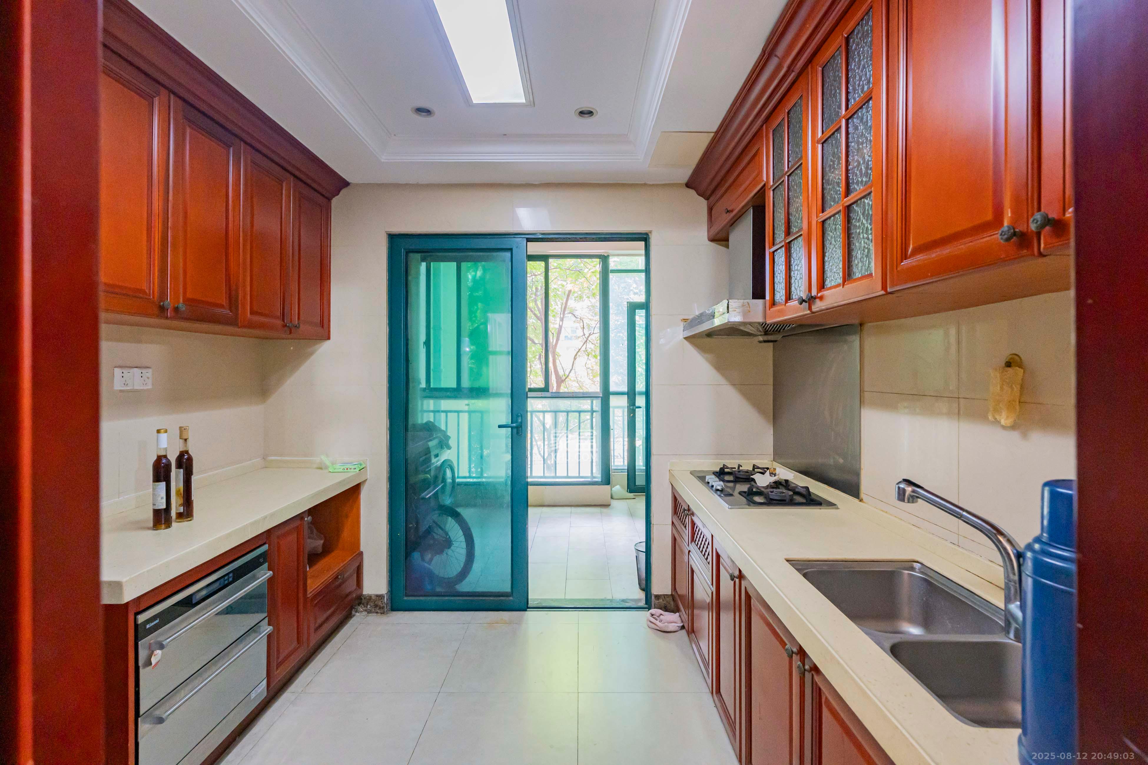 恒大雅苑  4室2厅1卫    188.0万厨房