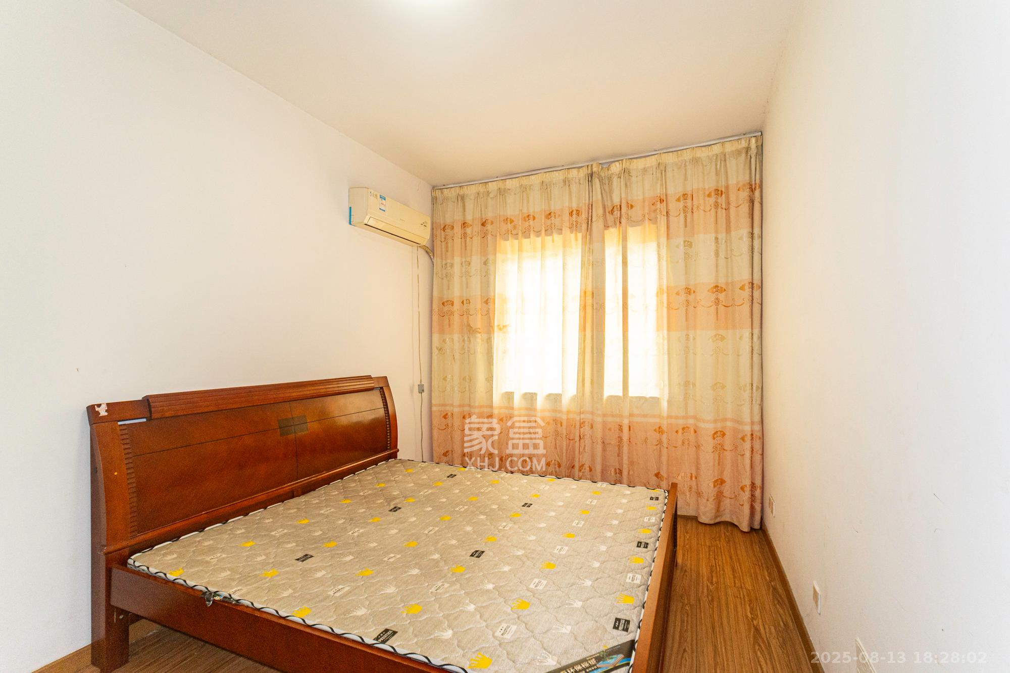 四季星城  3室1厅1卫    56.8万卧室