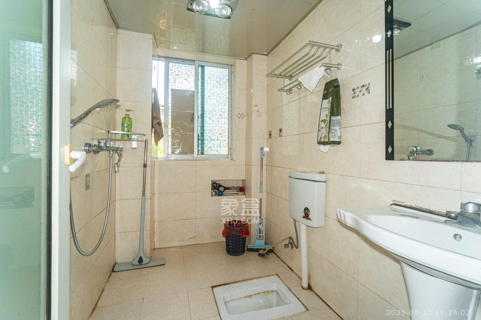 四季星城  3室1厅1卫    56.8万卫生间