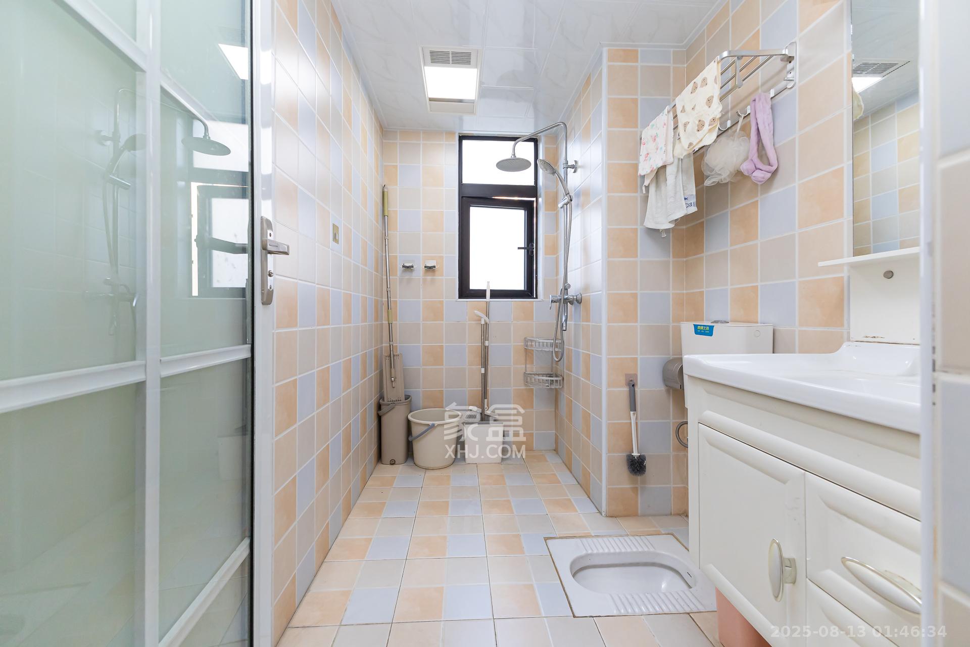 时代倾城三期 2室2厅1卫 70.0万 时代倾城三期 2室2厅1卫 70.0万卫生间