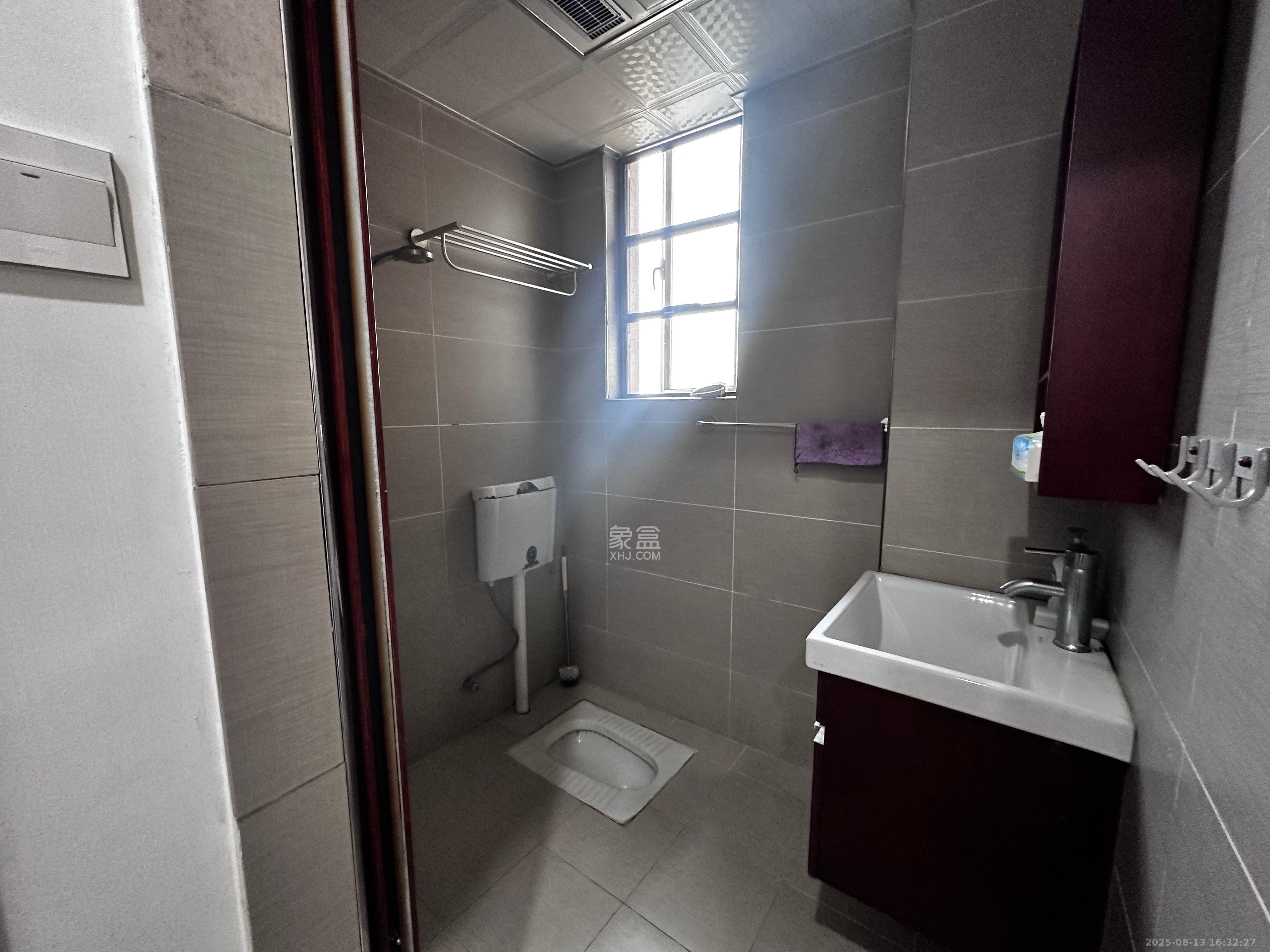 第六都(陆都小区) 1室2厅2卫 4300.0元/月 第六都(陆都小区) 1室2厅2卫 4300.0元/月室内图