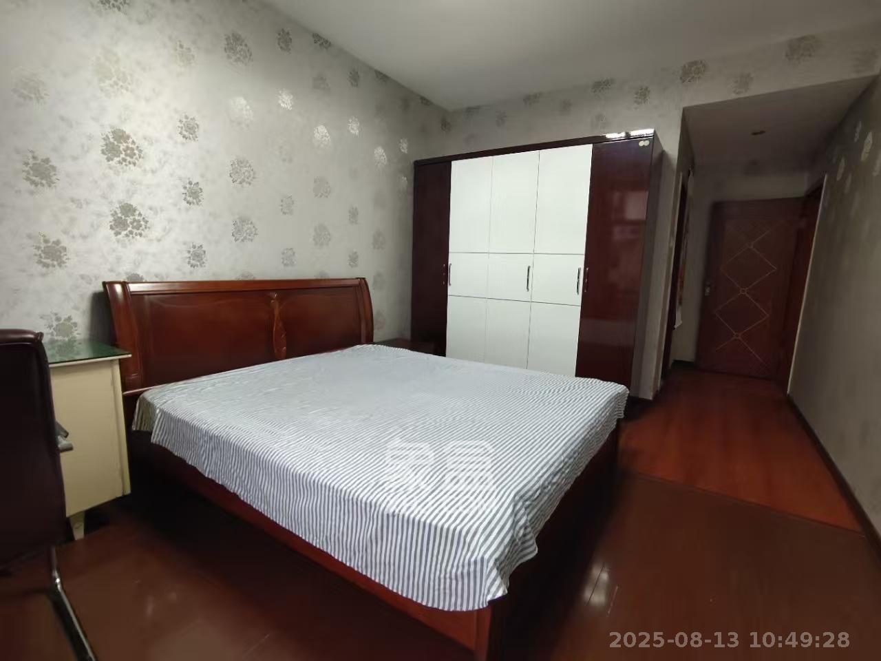 芙蓉公寓  3室2厅1卫   2400.00元/月室内图