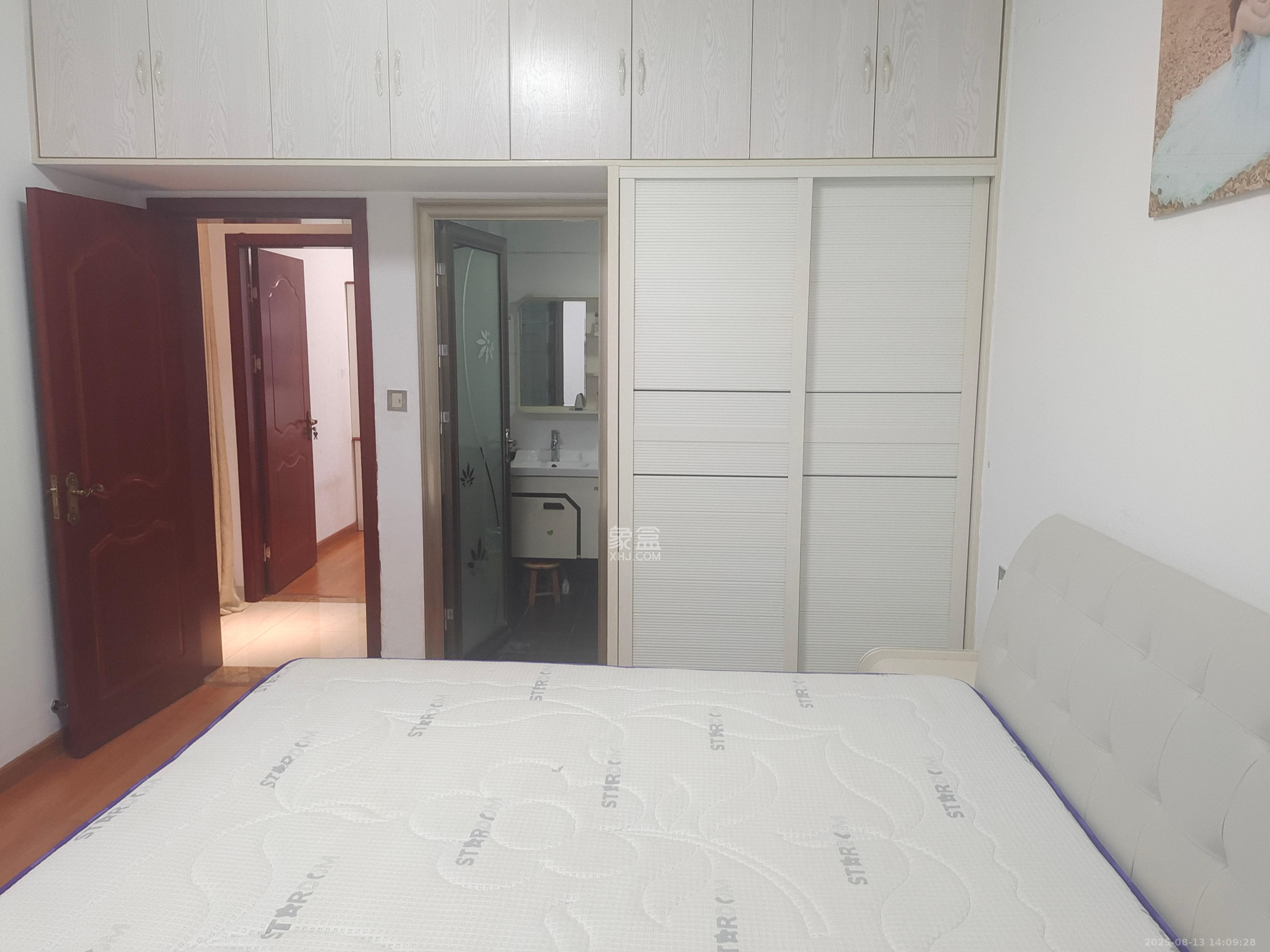 滨江一号(丰泰花园) 3室2厅2卫 2900.0元/月 滨江一号(丰泰花园) 3室2厅2卫 2900.0元/月室内图