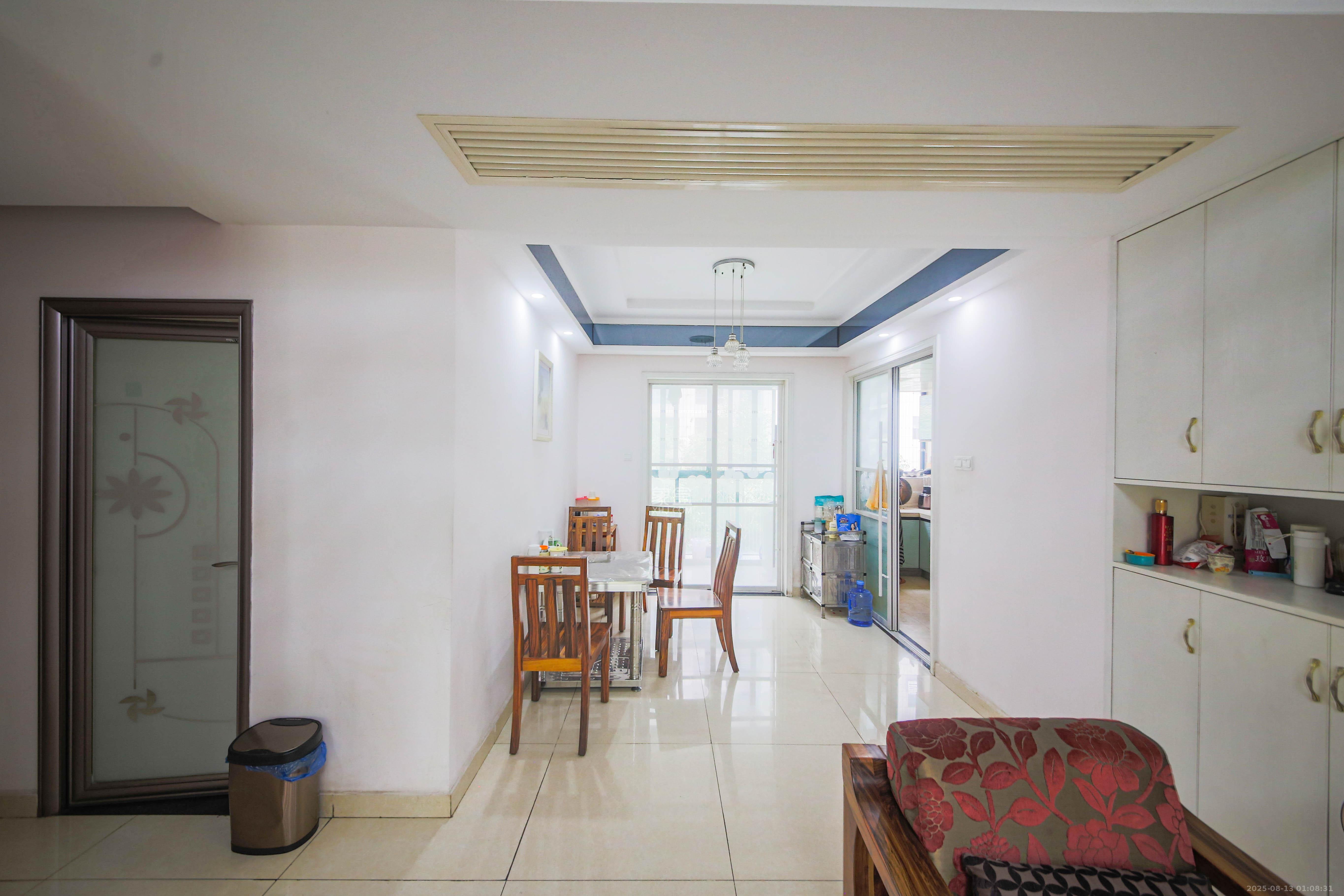 星城荣域  3室2厅2卫    131.0万客厅